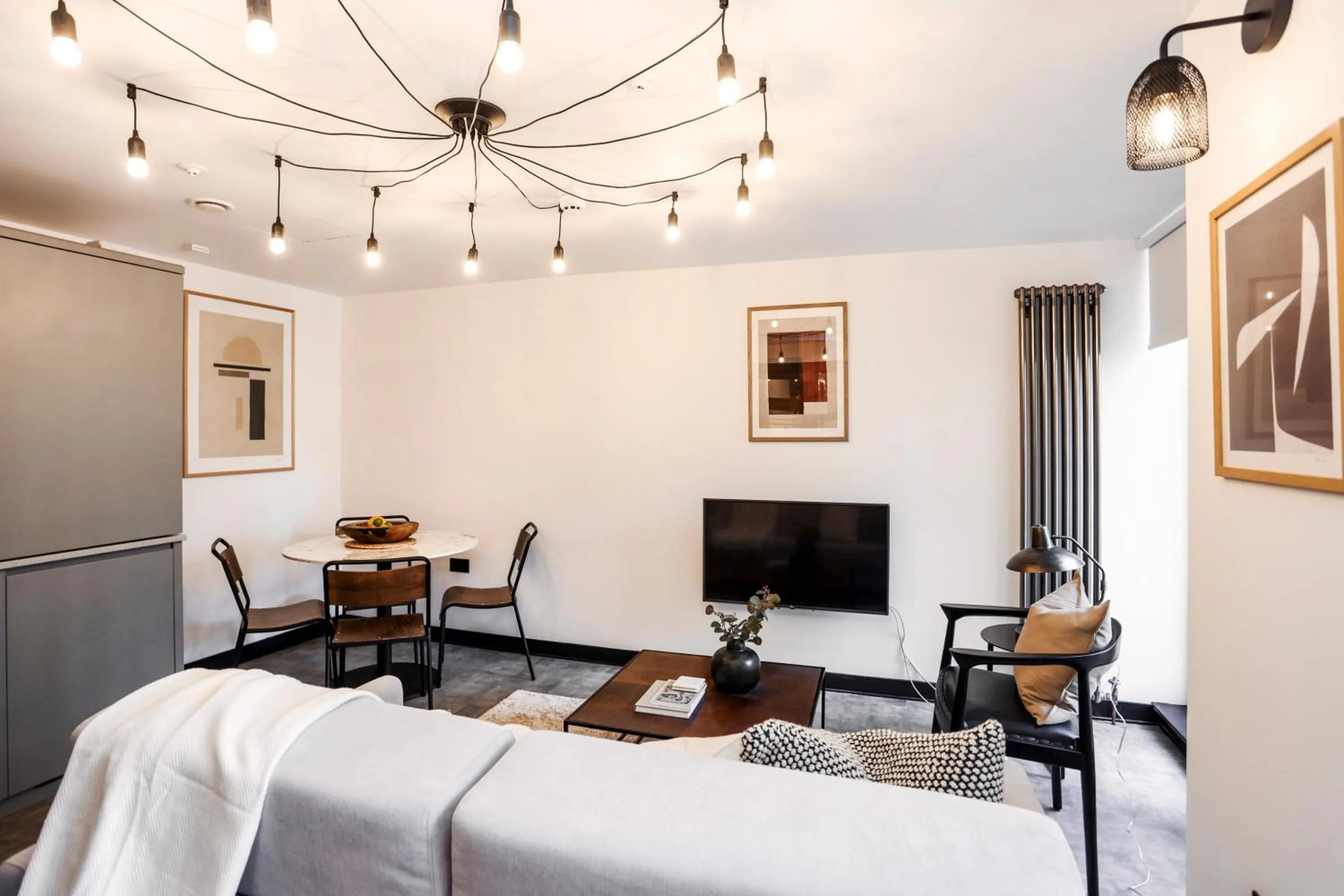 Living room, Bed in The Brewers Rooms Contemporary Aparthotel