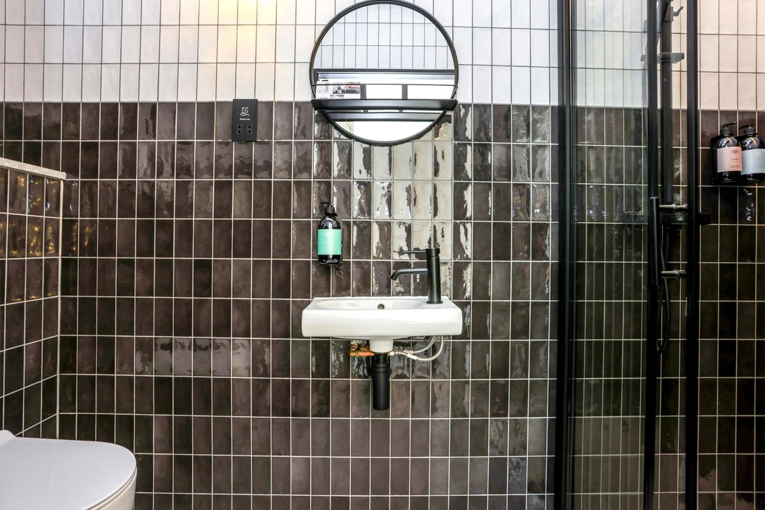 Bathroom in The Brewers Rooms Contemporary Aparthotel