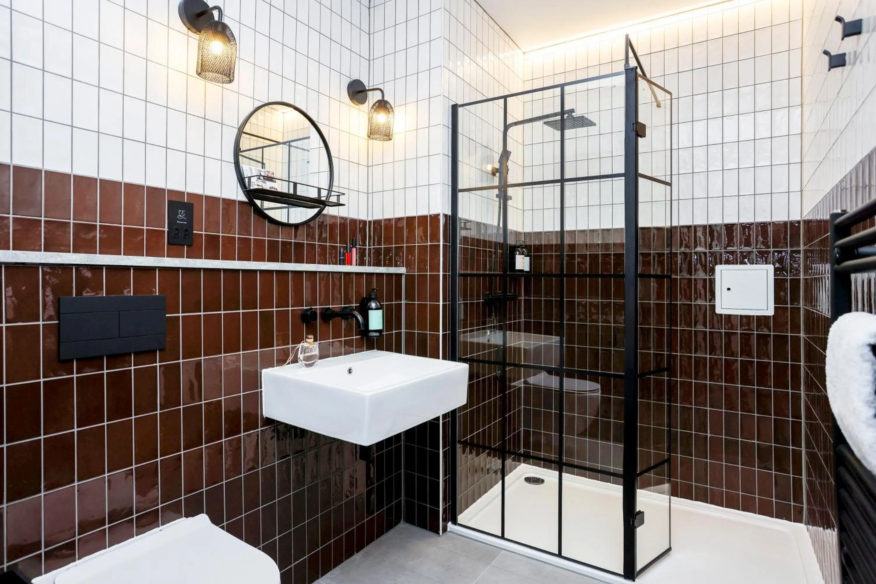 Bathroom in The Brewers Rooms Contemporary Aparthotel