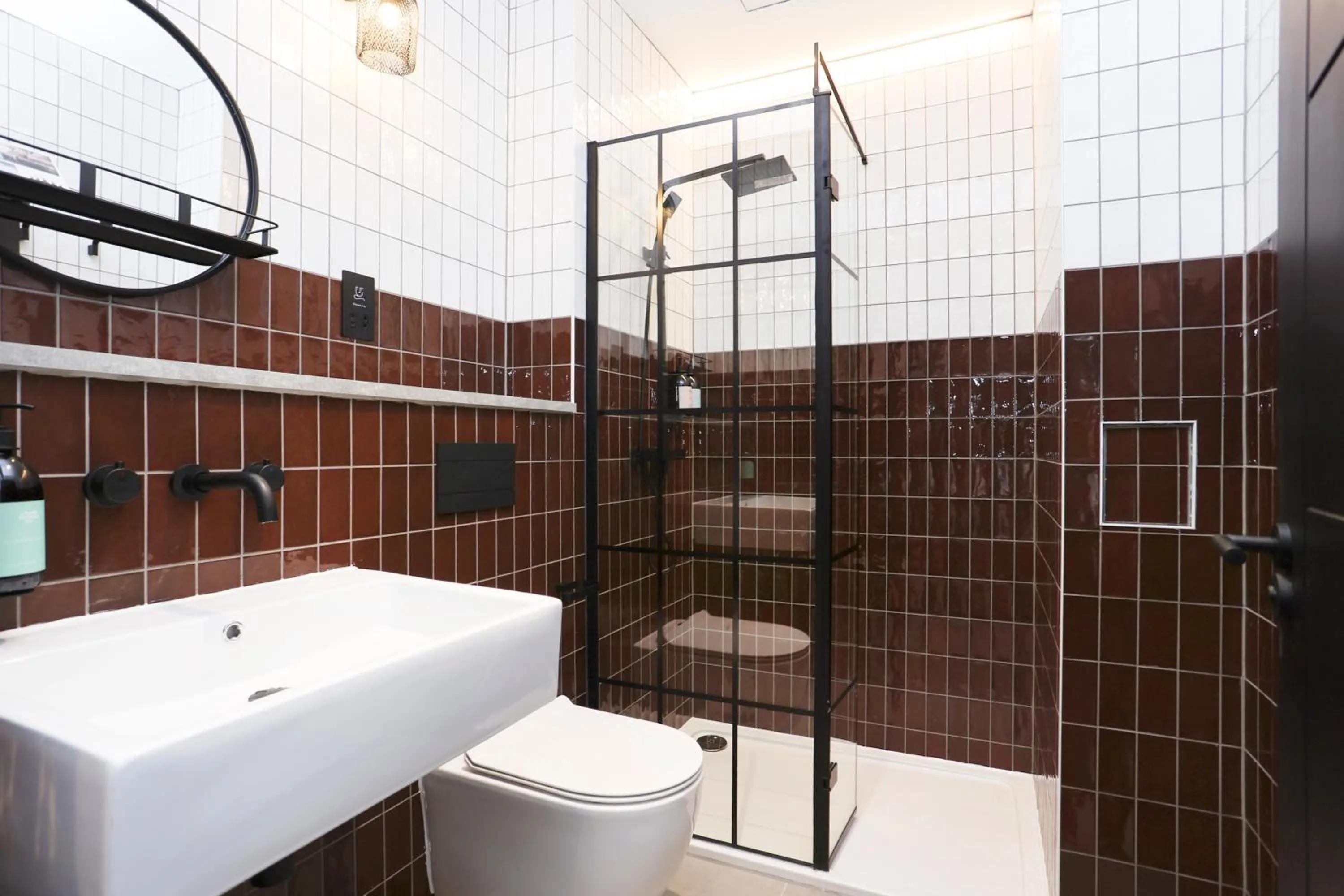 Bathroom in The Brewers Rooms Contemporary Aparthotel