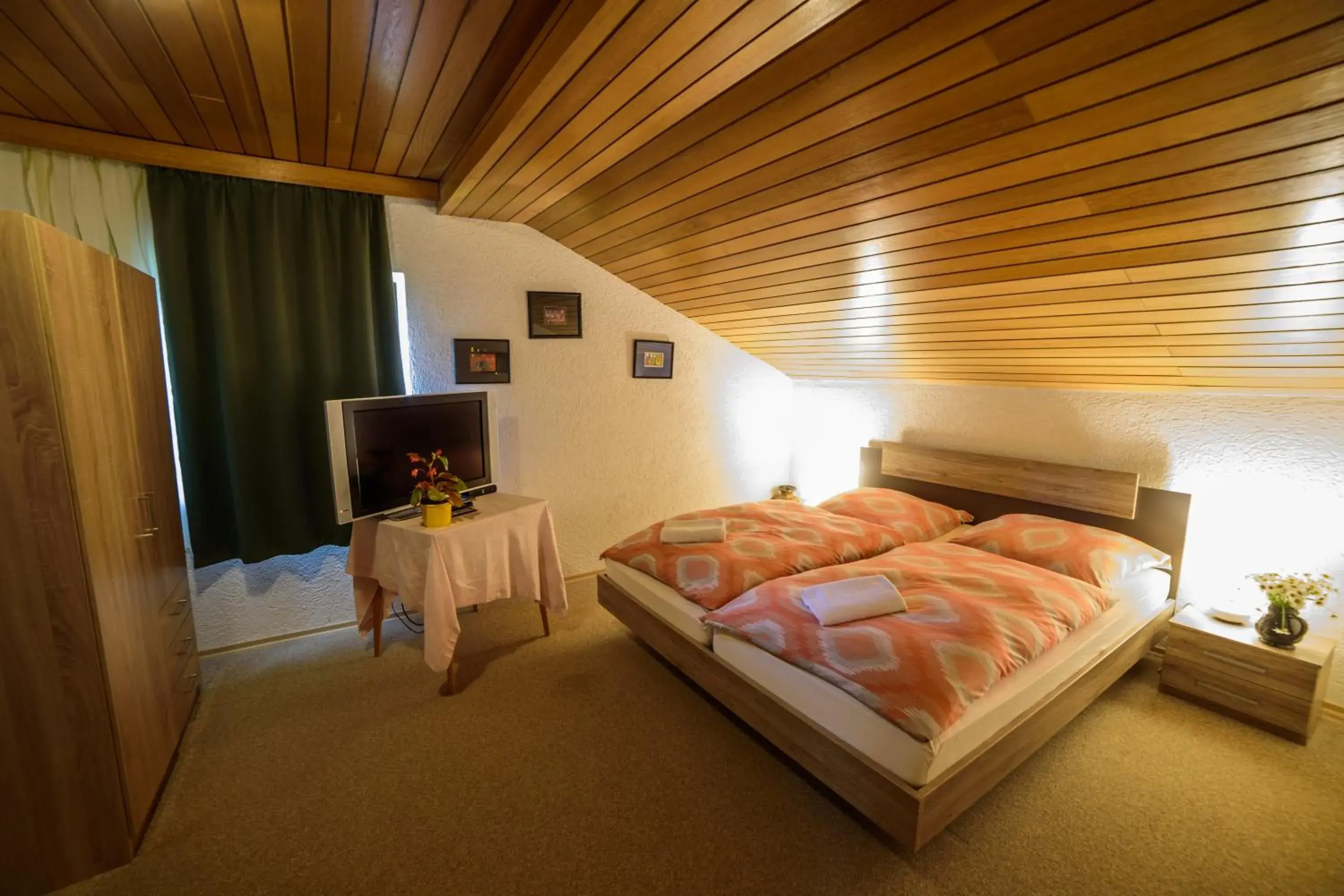 Family Room (6 Adults) - single occupancy in Pension Arberwald Family Room (6 Adults) - single occupancy in Pension Arberwald