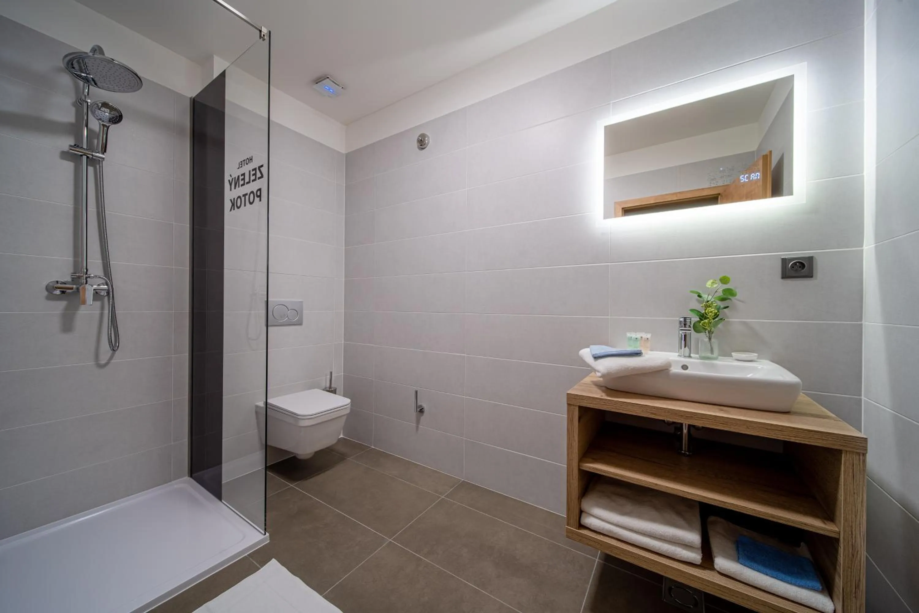 Shower in Hotel Zelený potok