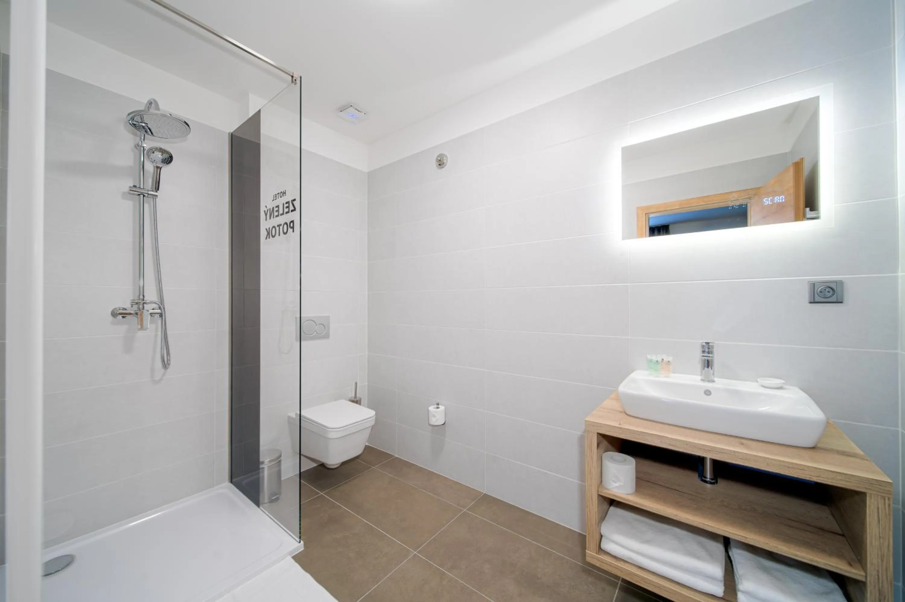 Shower in Hotel Zelený potok