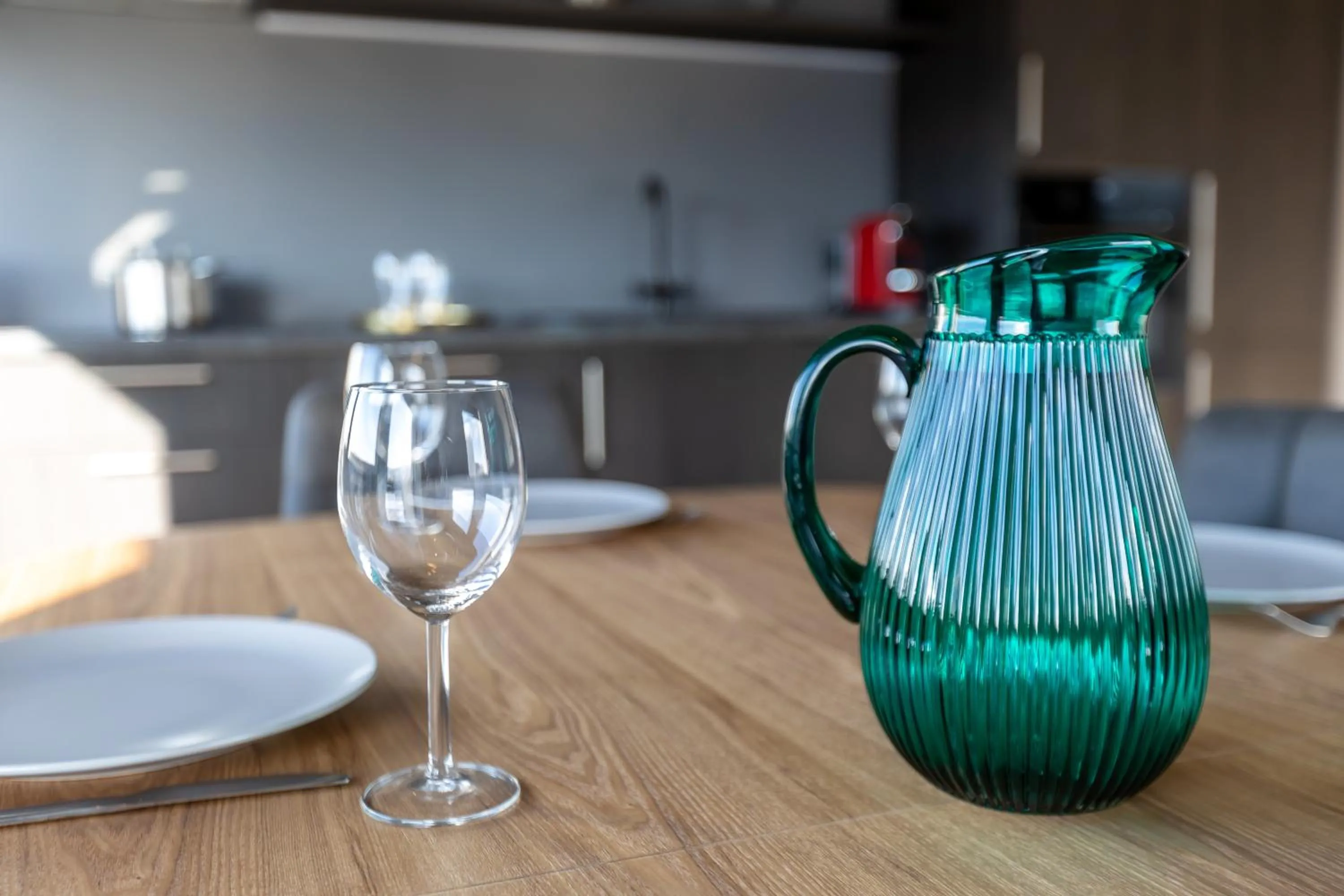 Dining area in Akureyri Lux Apartments with hot tub access