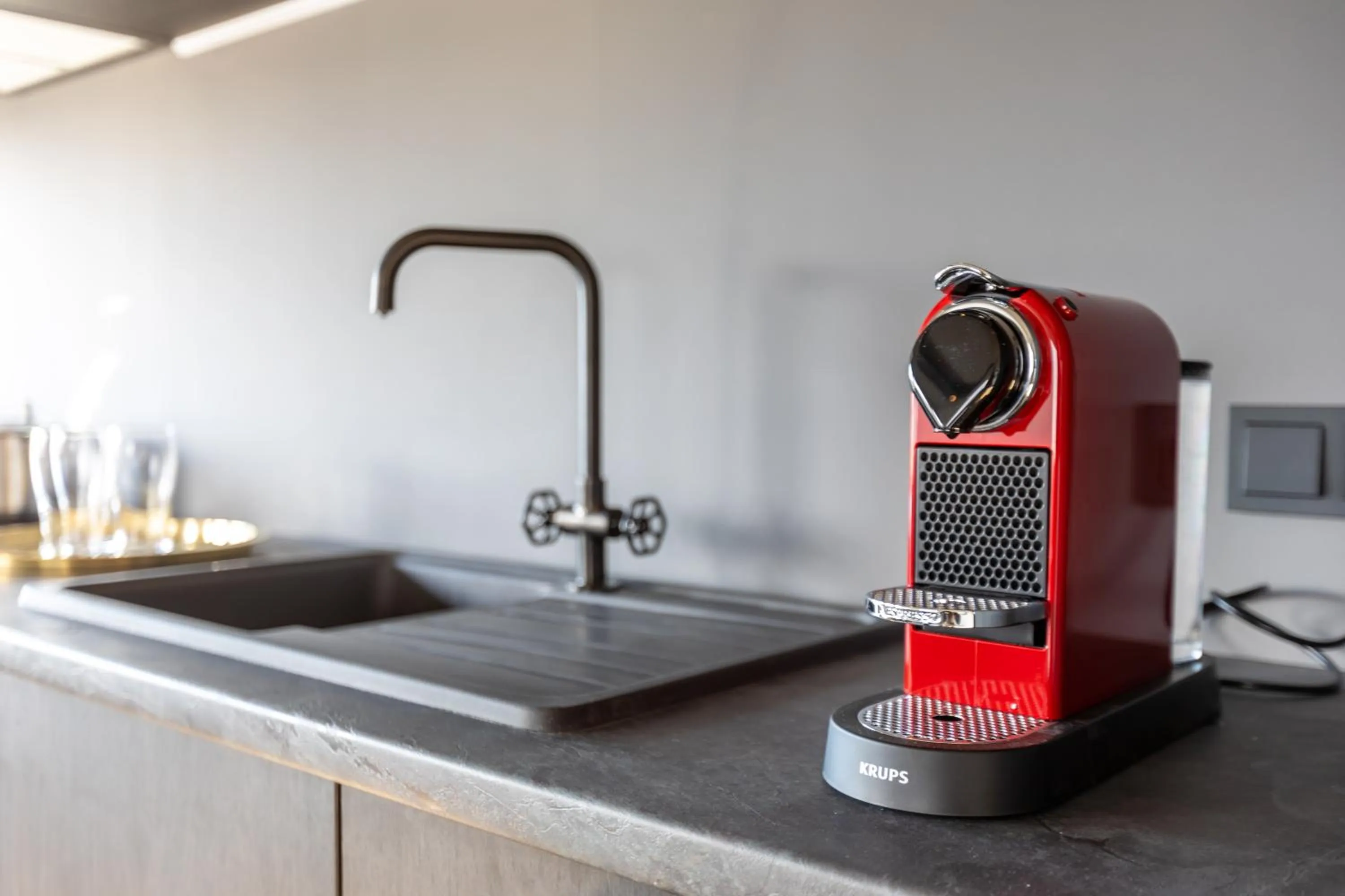 Coffee/tea facilities in Akureyri Lux Apartments with hot tub access