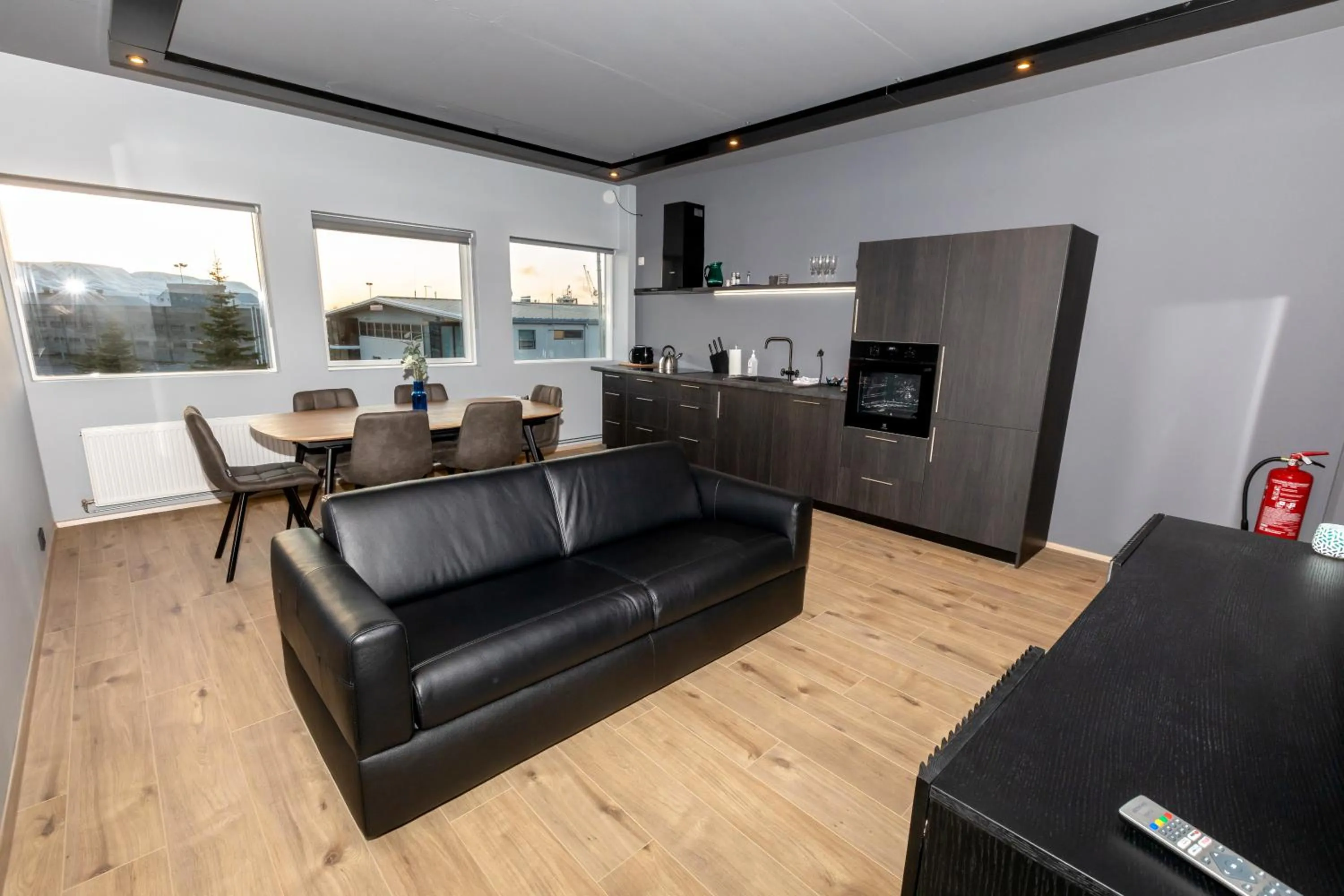Living room in Akureyri Lux Apartments with hot tub access