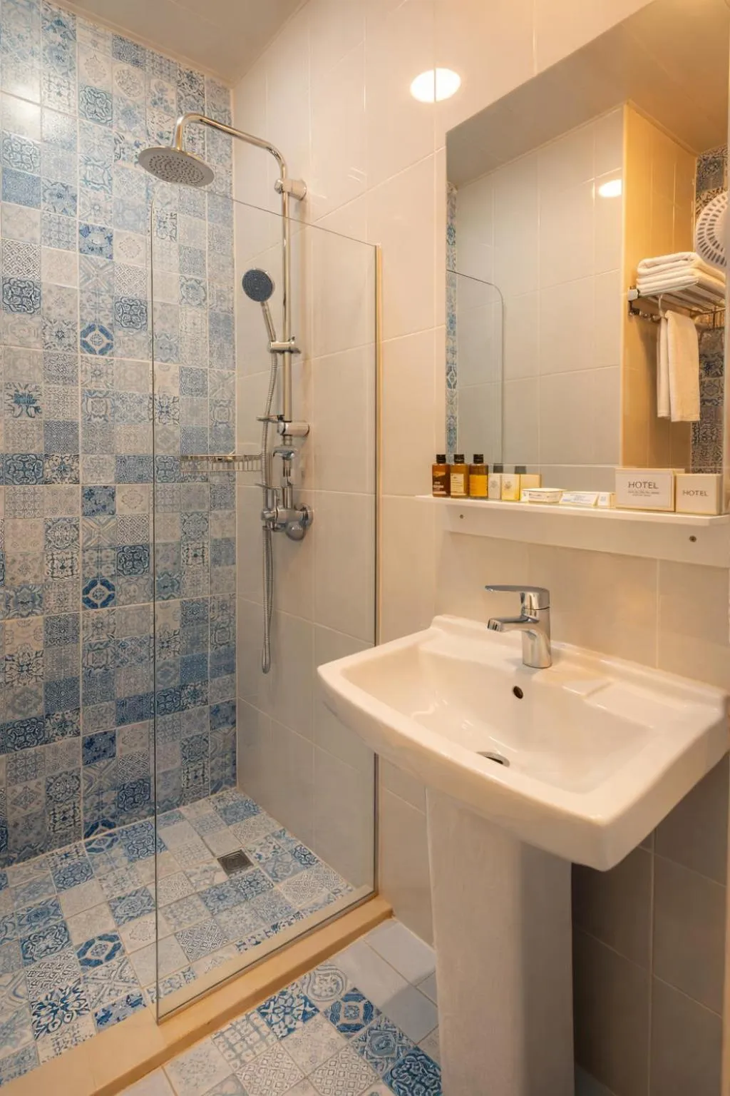 Budget Twin Room in Moss Art Boutique Hotel