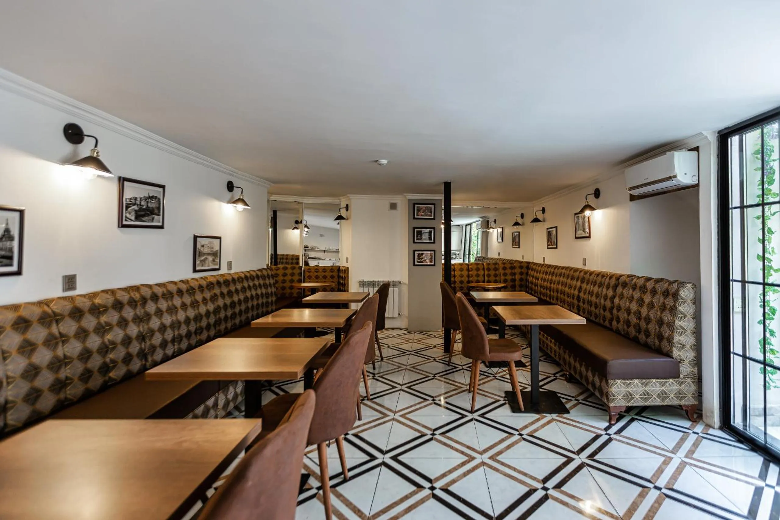 Restaurant/places to eat in Moss Art Boutique Hotel