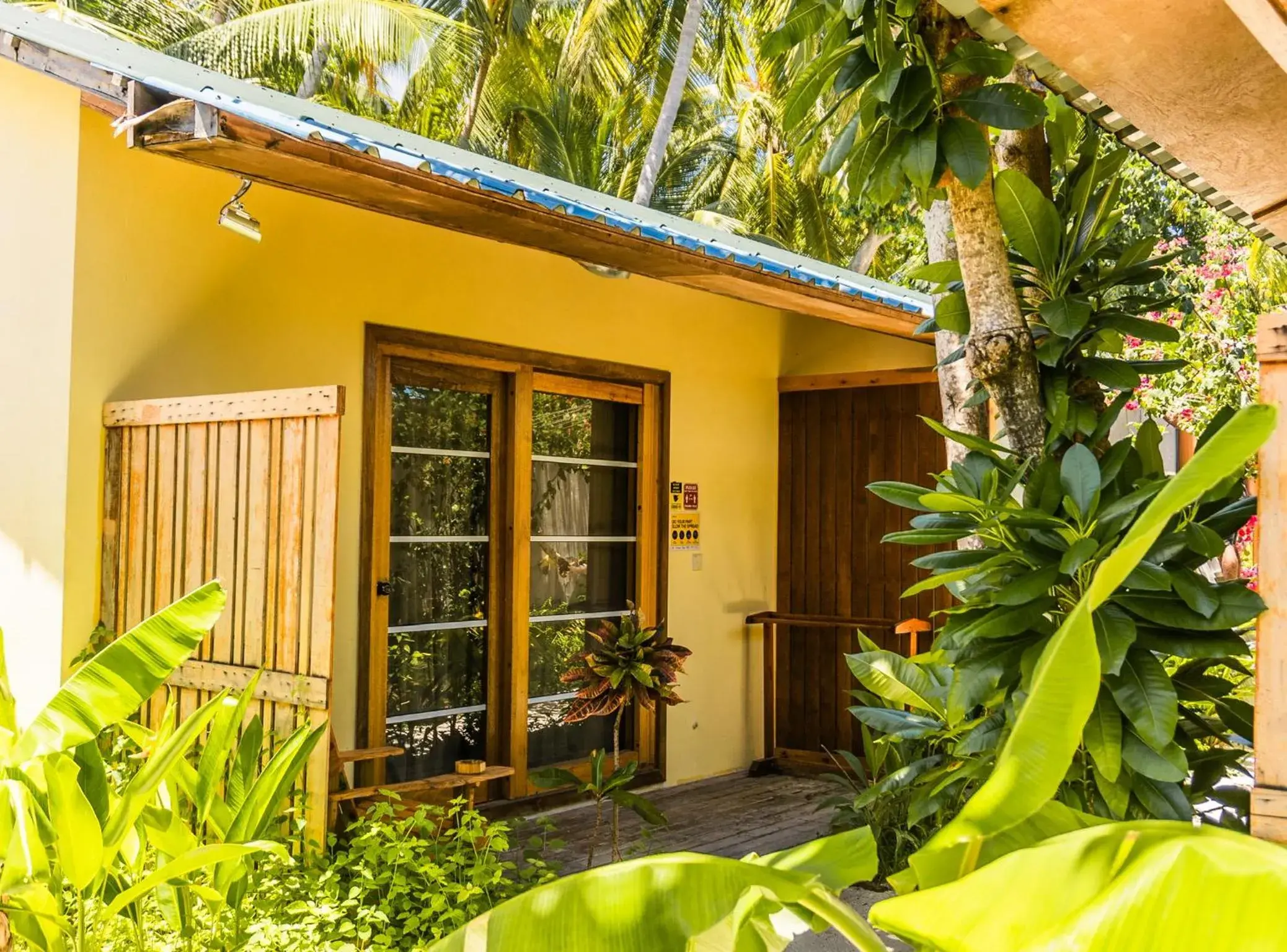 Large Double Room in RISING SUN BEACH VIEW Large Double Room in RISING SUN BEACH VIEW