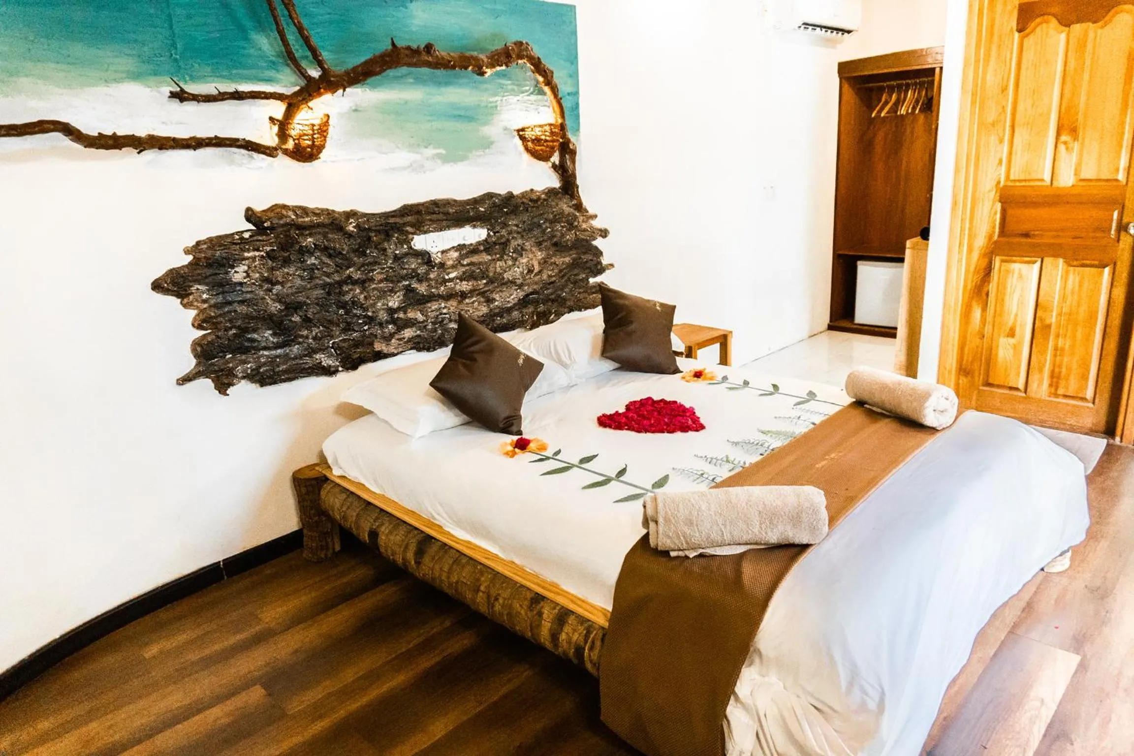 Large Double Room in RISING SUN BEACH VIEW