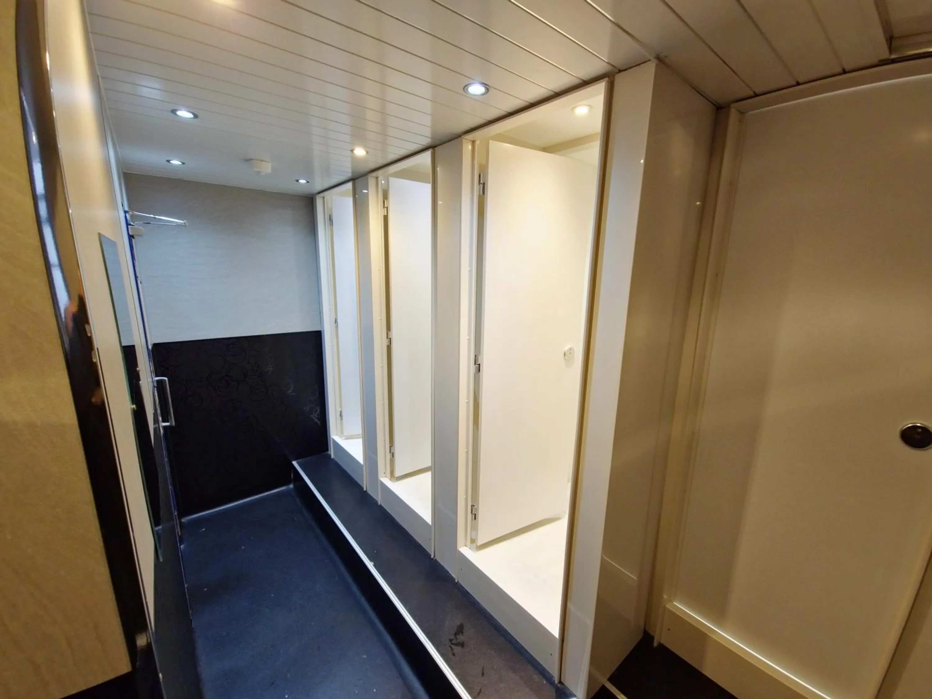 Shower in Edinburgh Backpackers - over 18s only