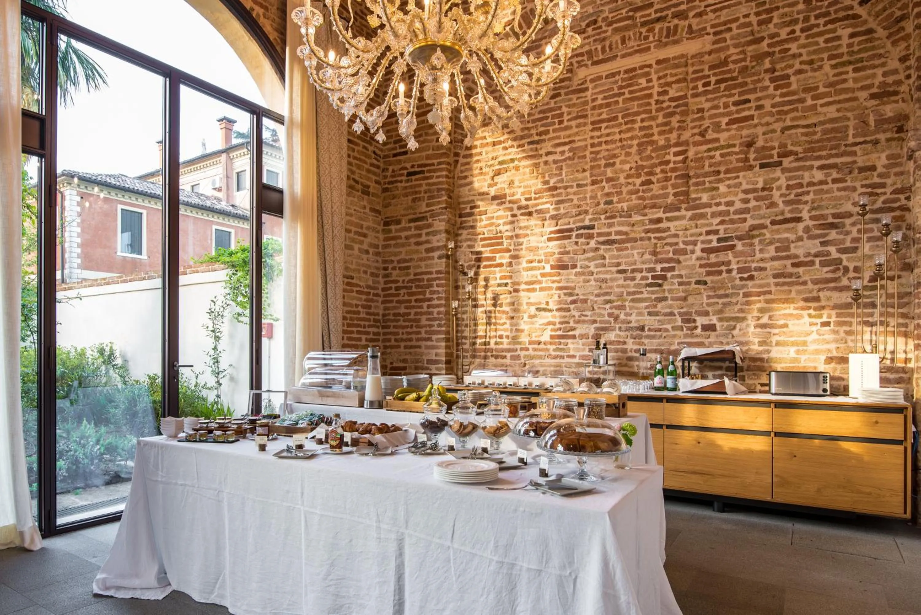 Buffet breakfast in Hotel Ristorante Magia del Brenta