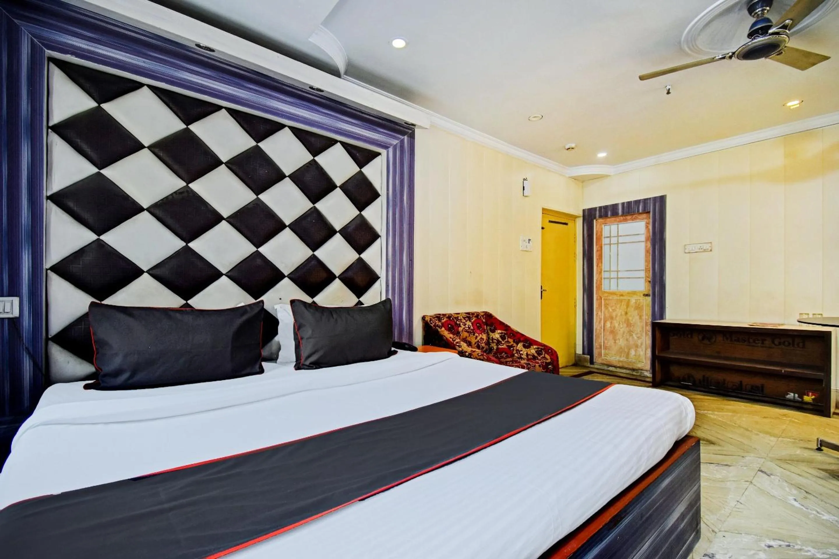 Bedroom, Bed in Hotel O Shree Krishna International