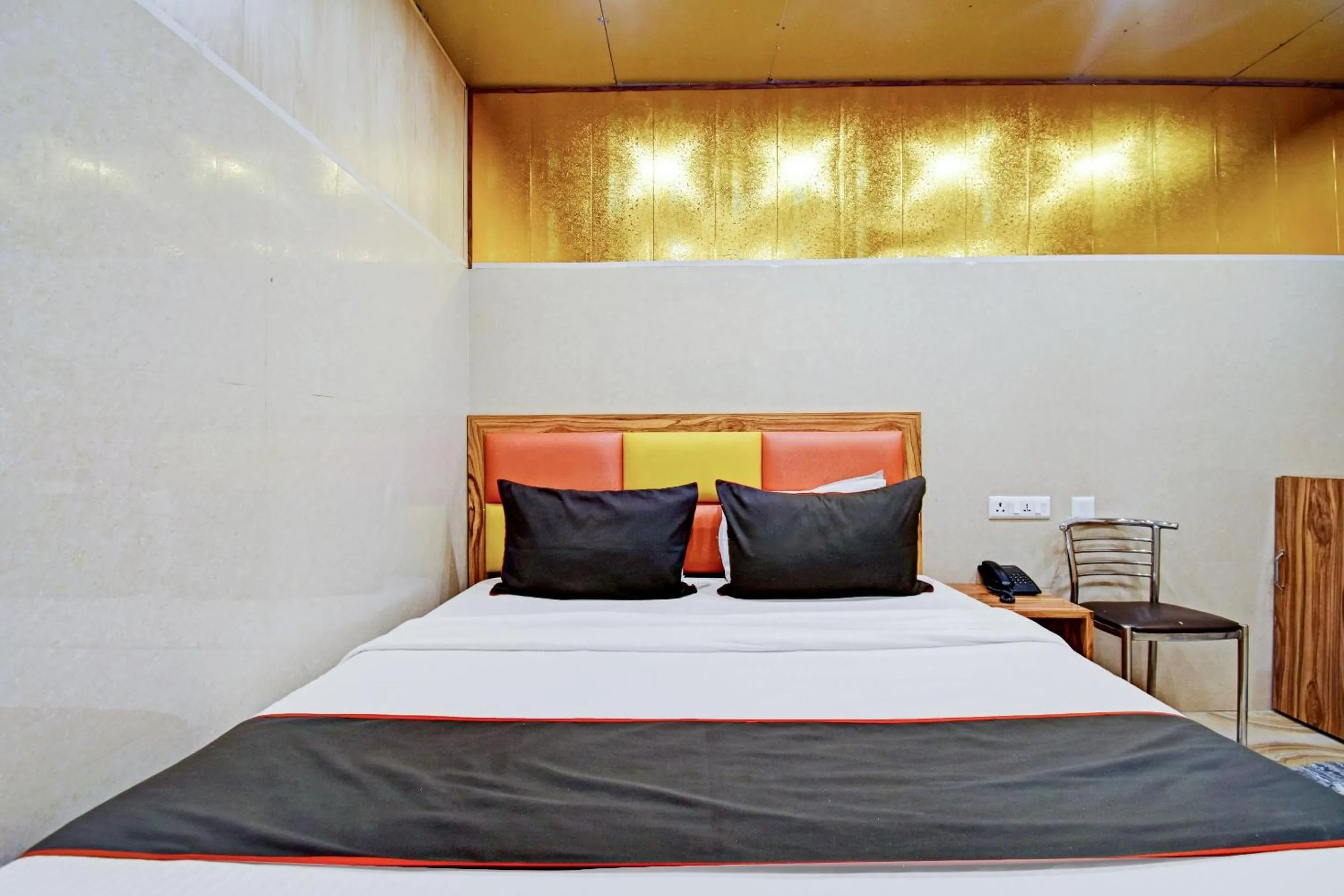 Facade/entrance, Bed in Hotel O Shree Krishna International