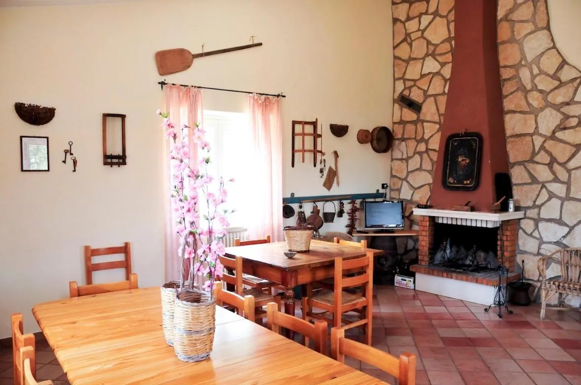 Communal lounge/ TV room, Dining Area in La Masseria di Villa Giulia