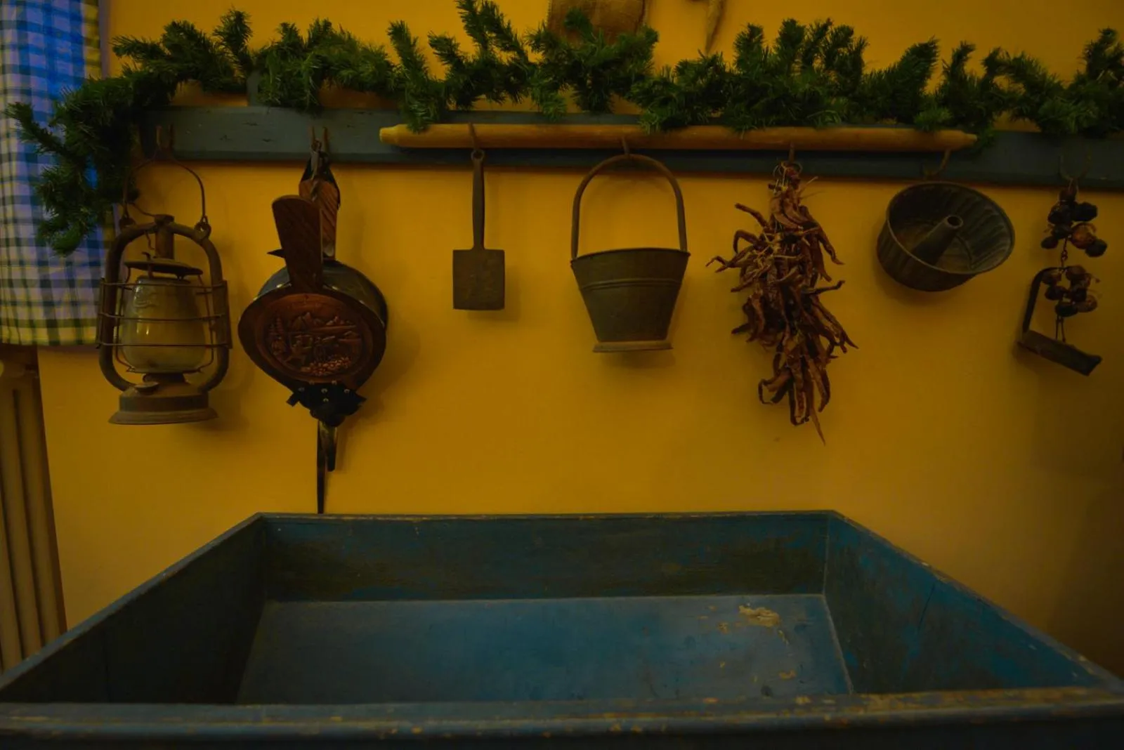 Decorative detail in La Masseria di Villa Giulia