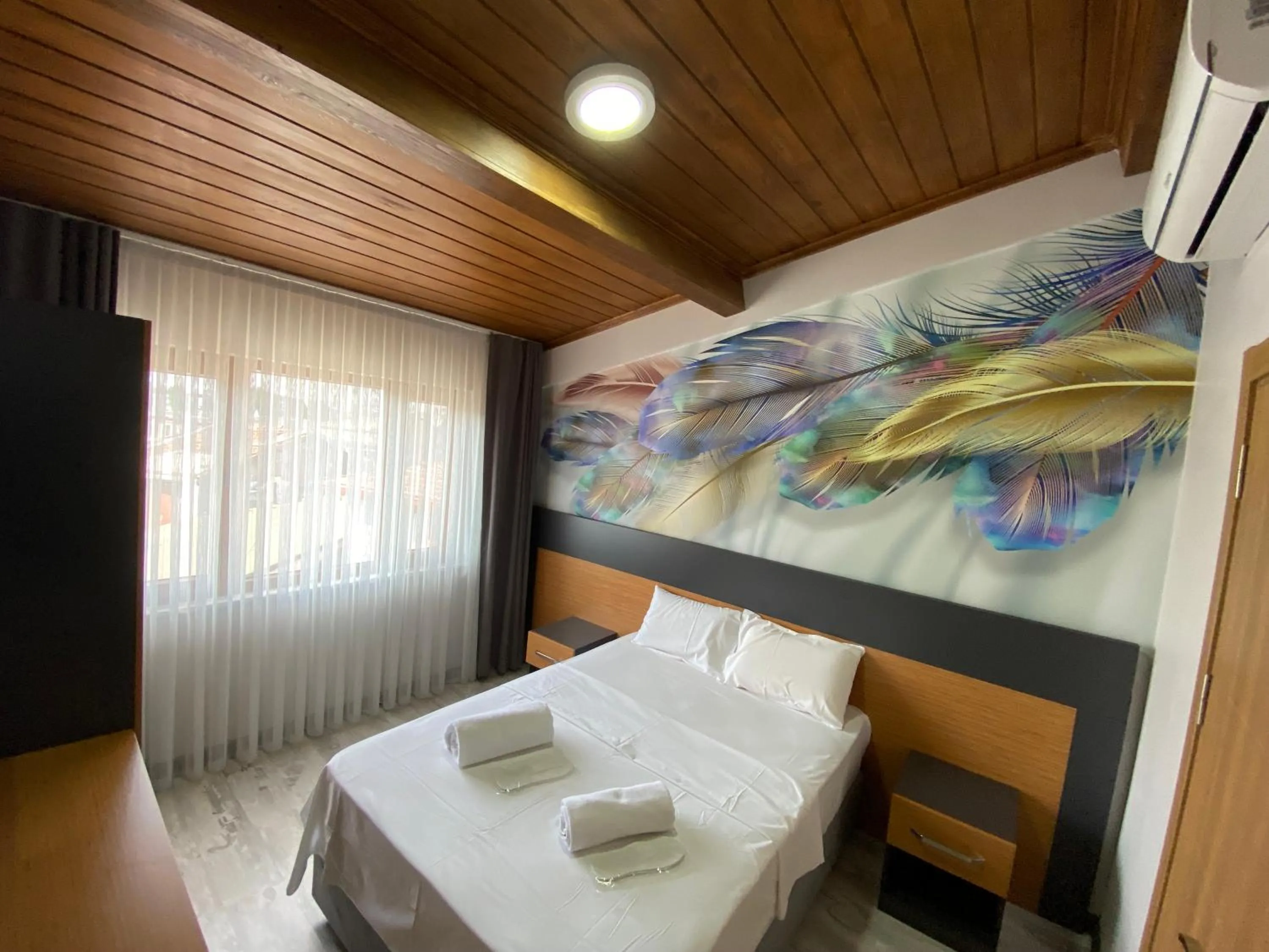 Photo of the whole room, Bed in Victorious Hotel