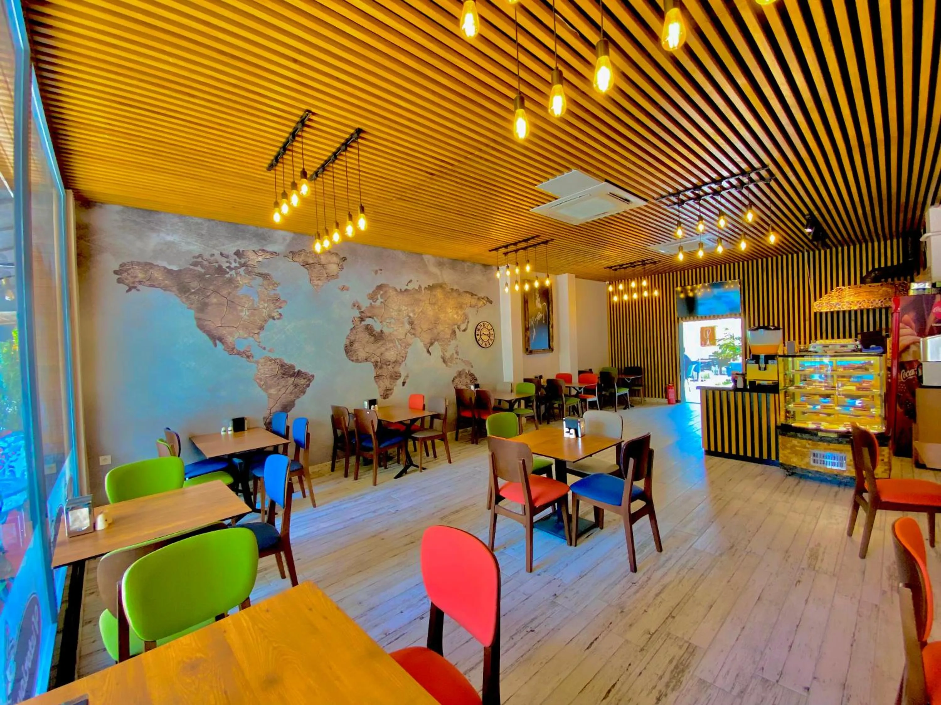 Restaurant/places to eat in Victorious Hotel