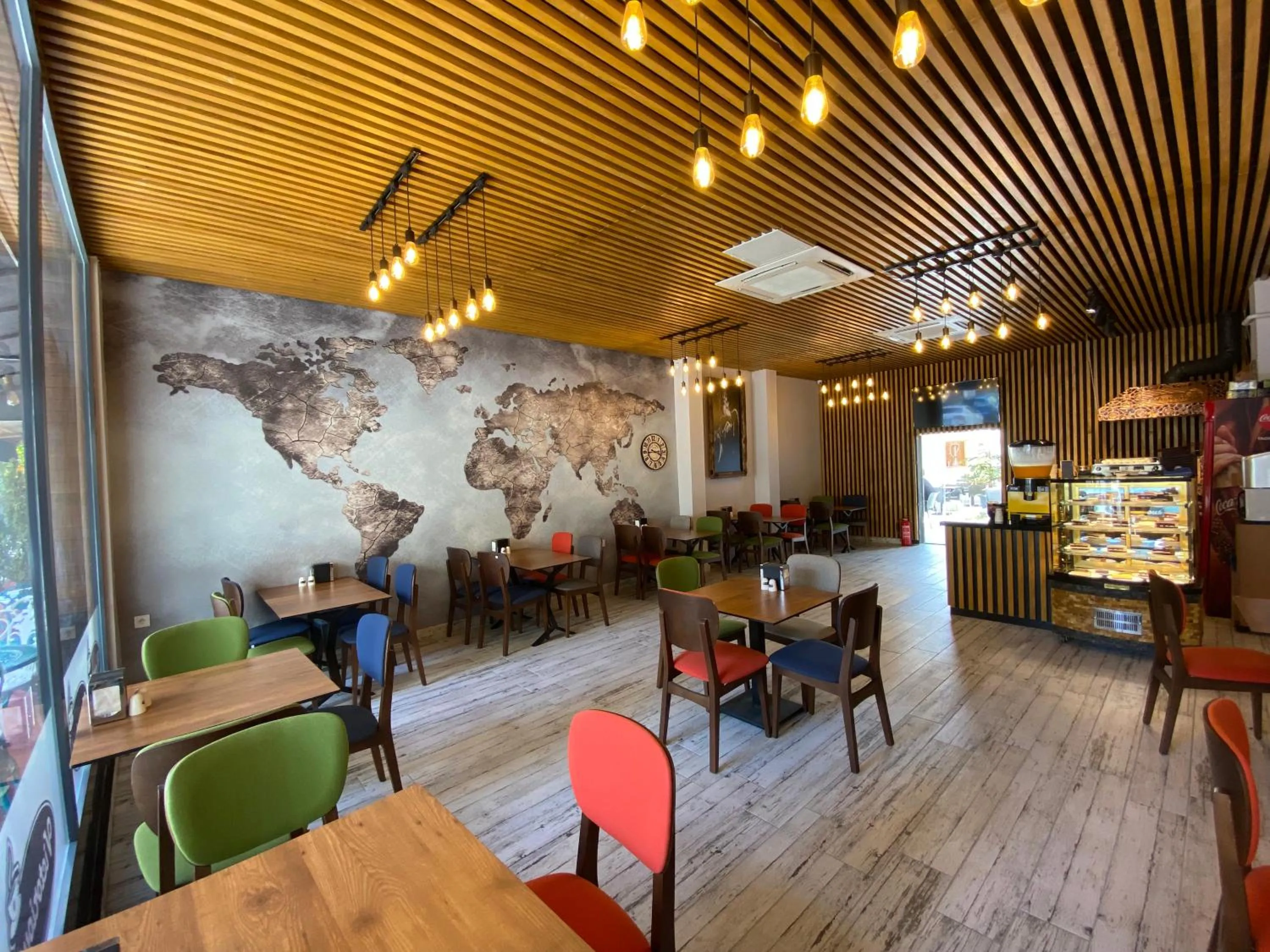 Restaurant/places to eat in Victorious Hotel