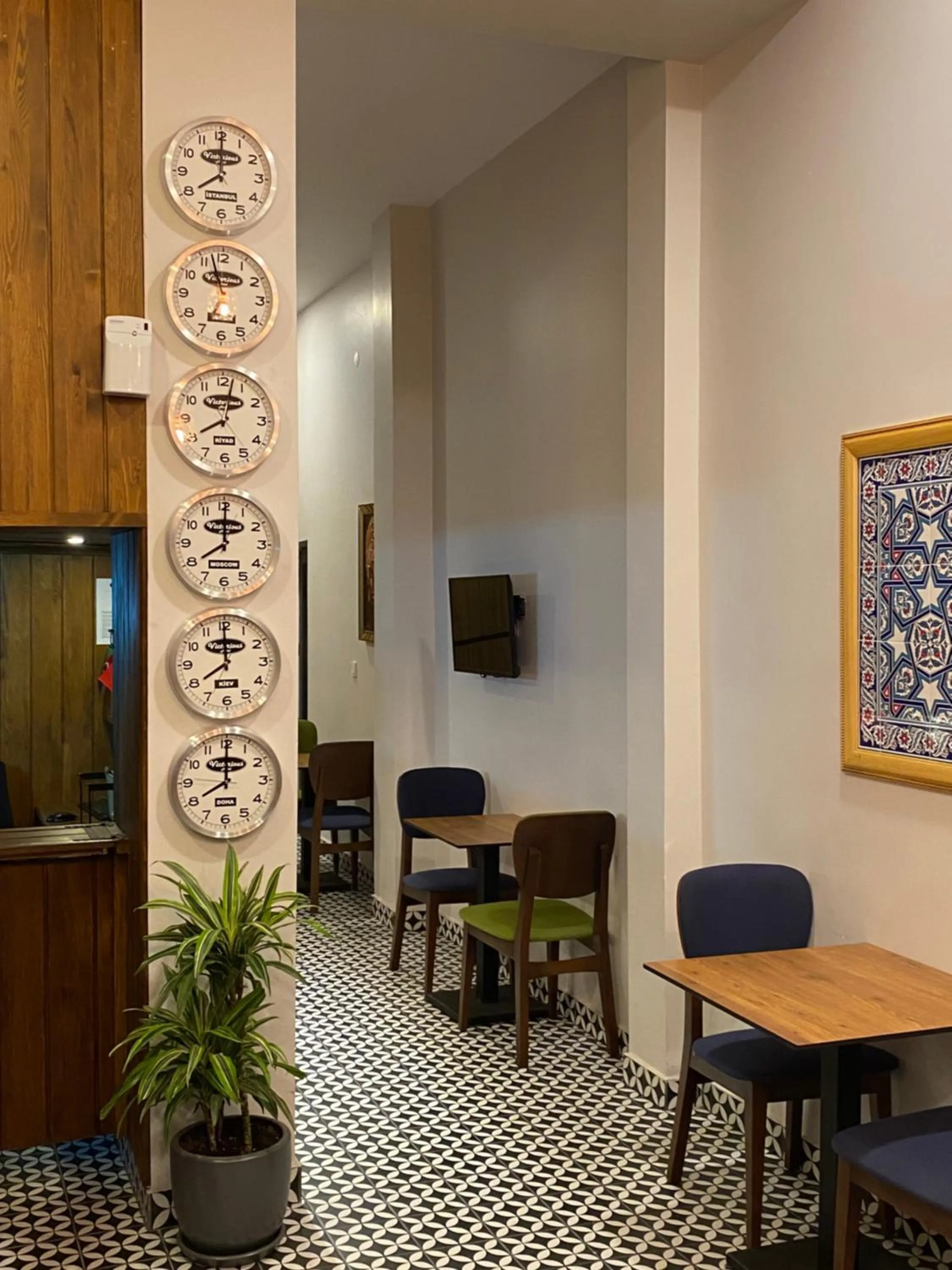 Lobby or reception in Victorious Hotel