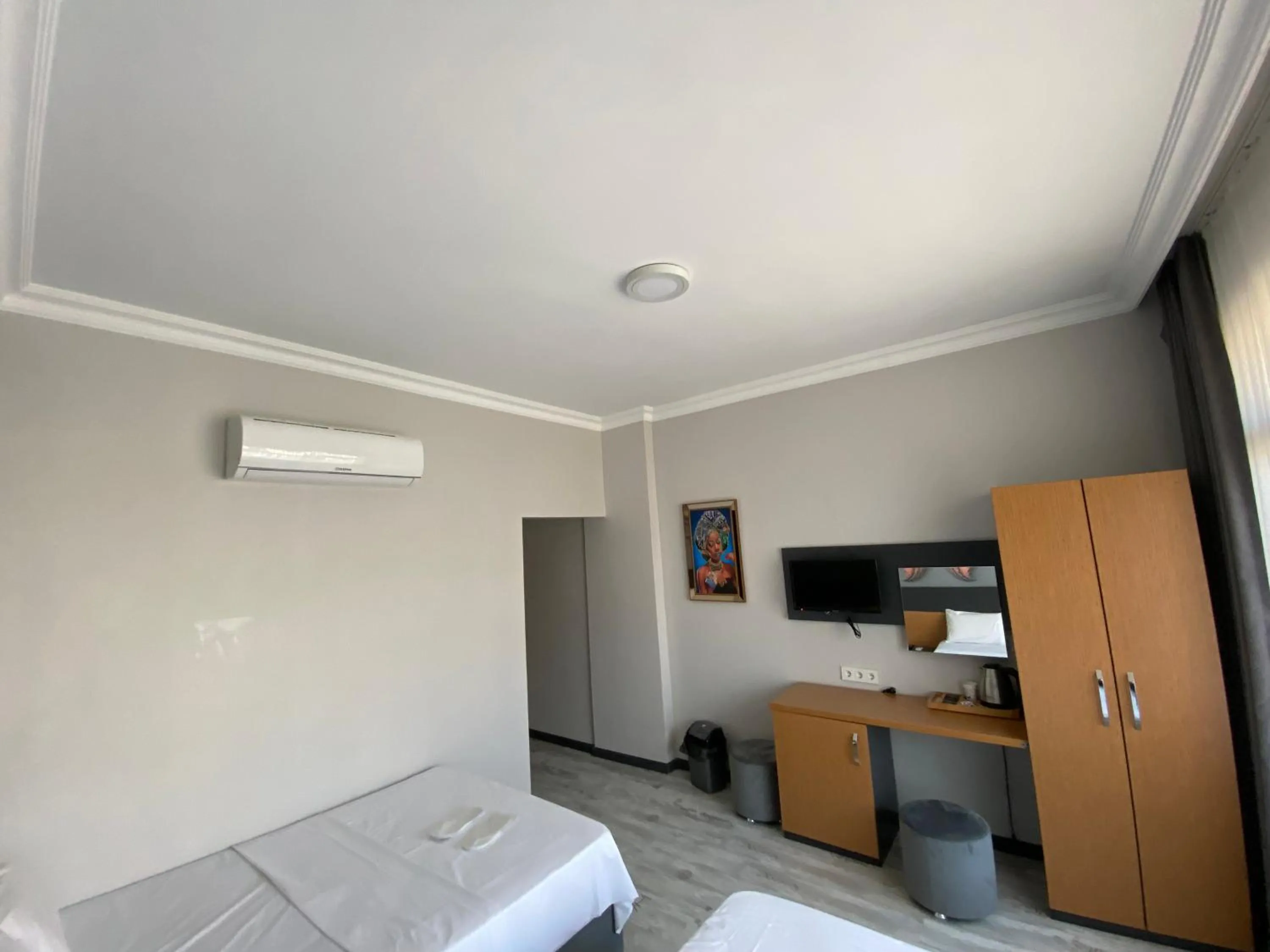 Photo of the whole room, Bed in Victorious Hotel