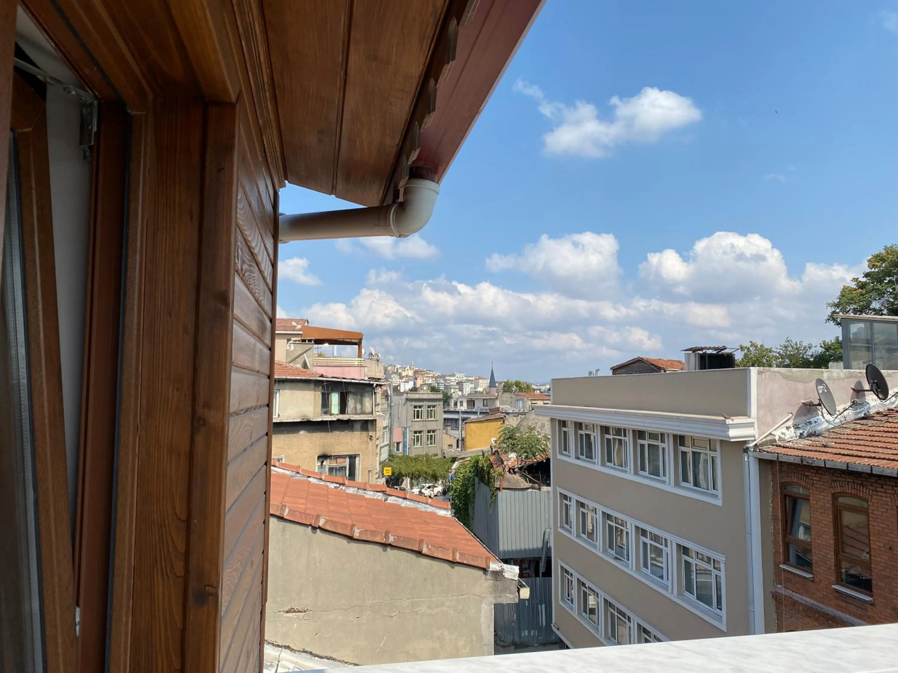 Neighbourhood in Victorious Hotel