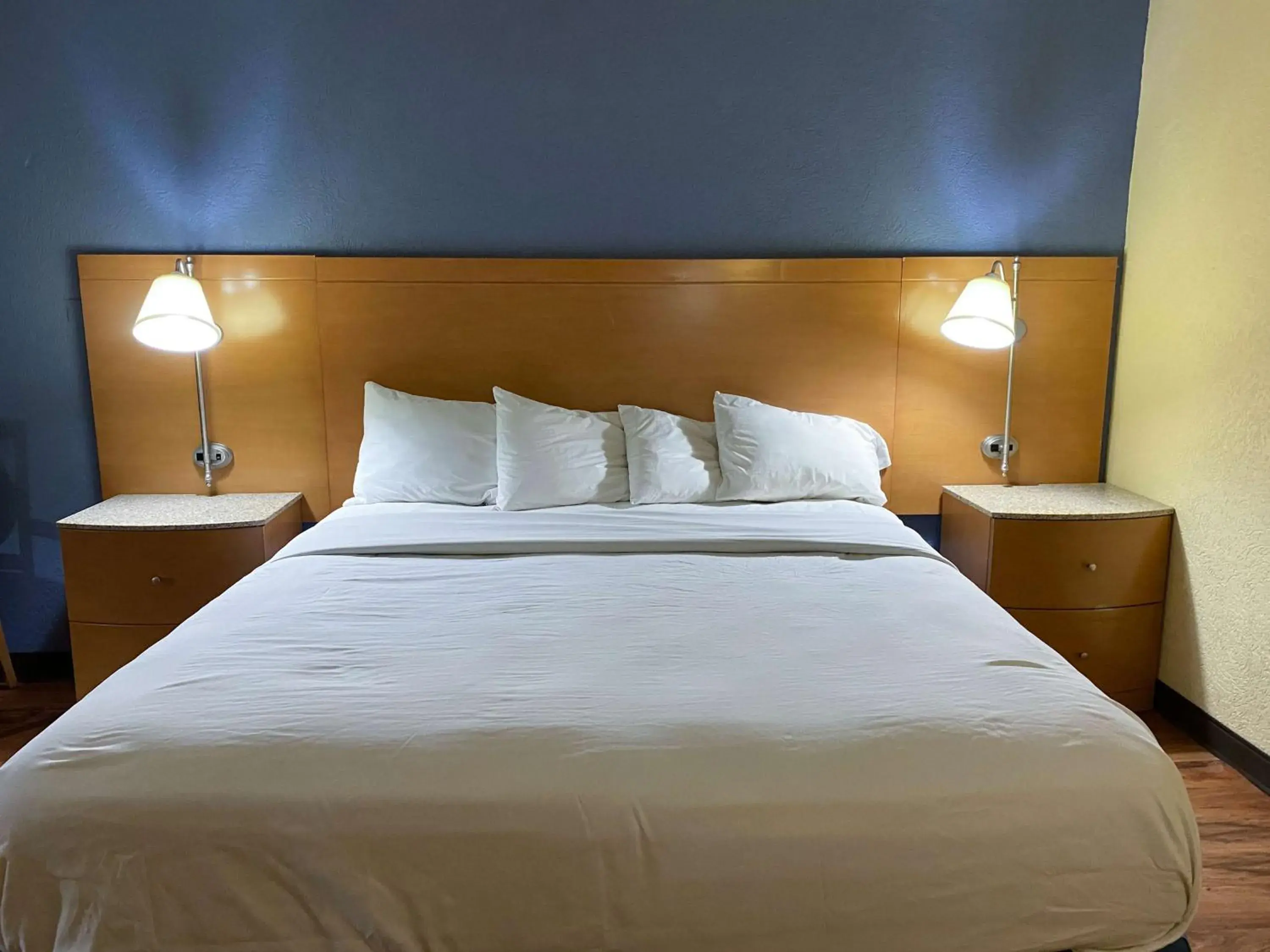 Photo of the whole room, Bed in Studio 6 Savannah, GA- Gateway & I-95 Photo of the whole room, Bed in Studio 6 Savannah, GA- Gateway & I-95