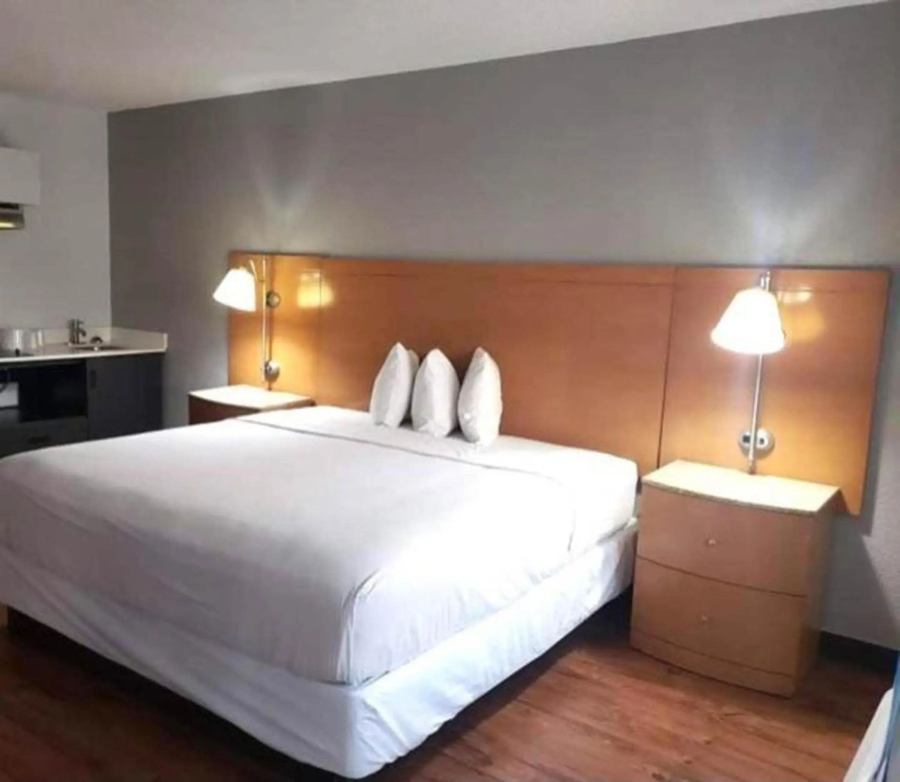 Bedroom, Bed in Studio 6 Savannah, GA- Gateway & I-95 Bedroom, Bed in Studio 6 Savannah, GA- Gateway & I-95