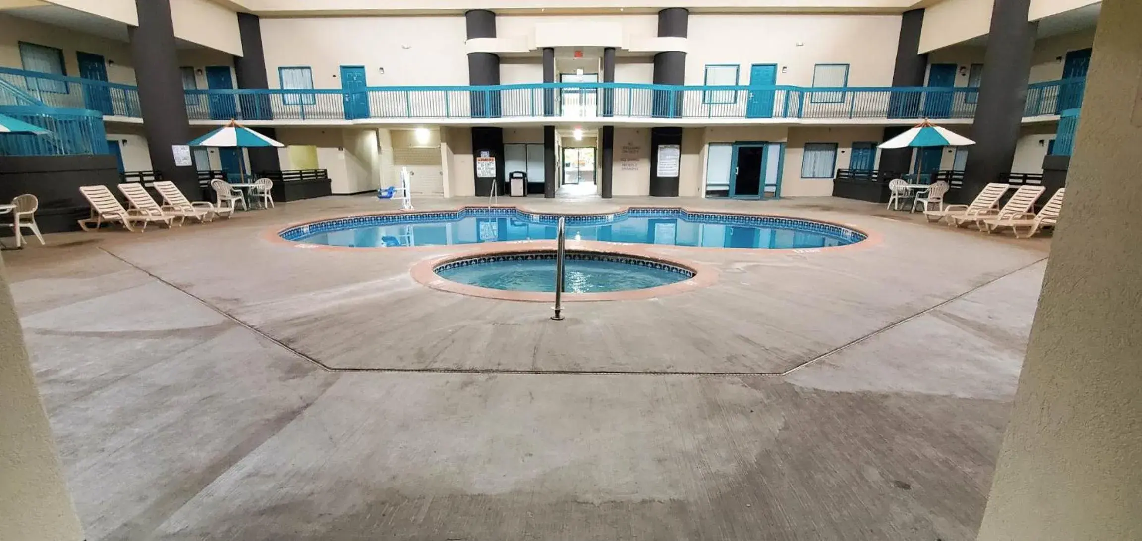 Swimming pool in Studio 6 Savannah, GA- Gateway & I-95 Swimming pool in Studio 6 Savannah, GA- Gateway & I-95