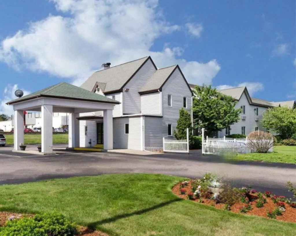 Property building in Residences at Solomon Pond