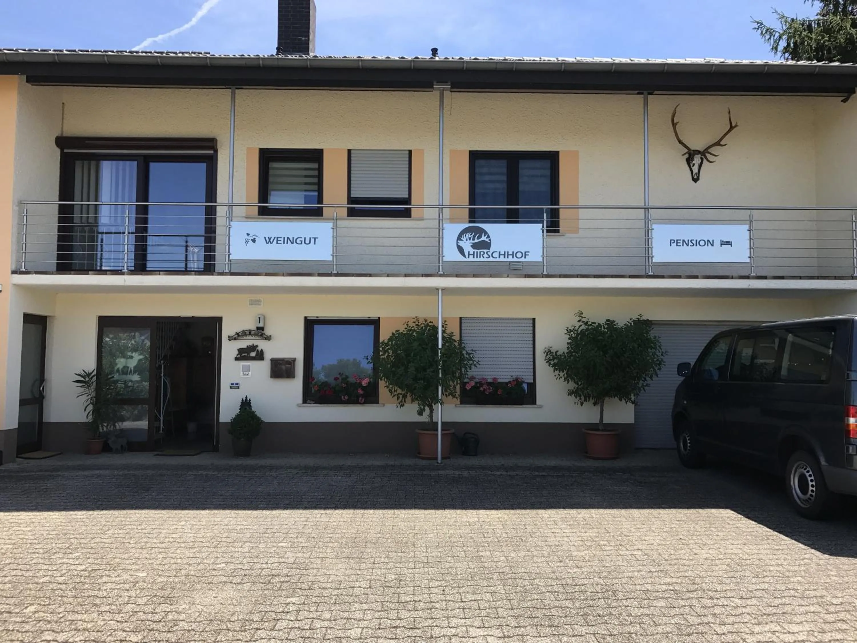 Pension und Weingut Hirschhof