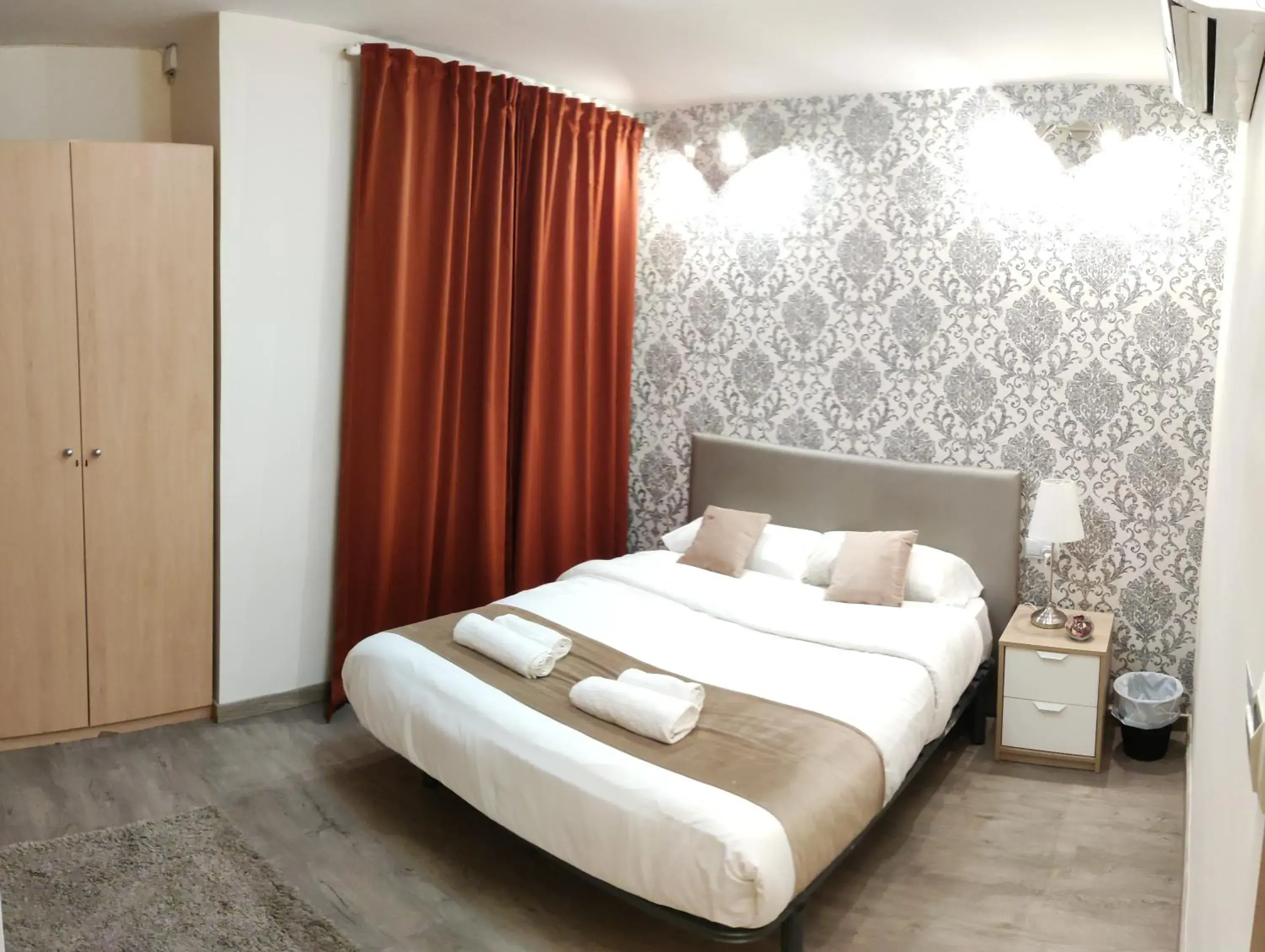 Double Room with Private Bathroom in Guest House Barcelona Bruc Double Room with Private Bathroom in Guest House Barcelona Bruc