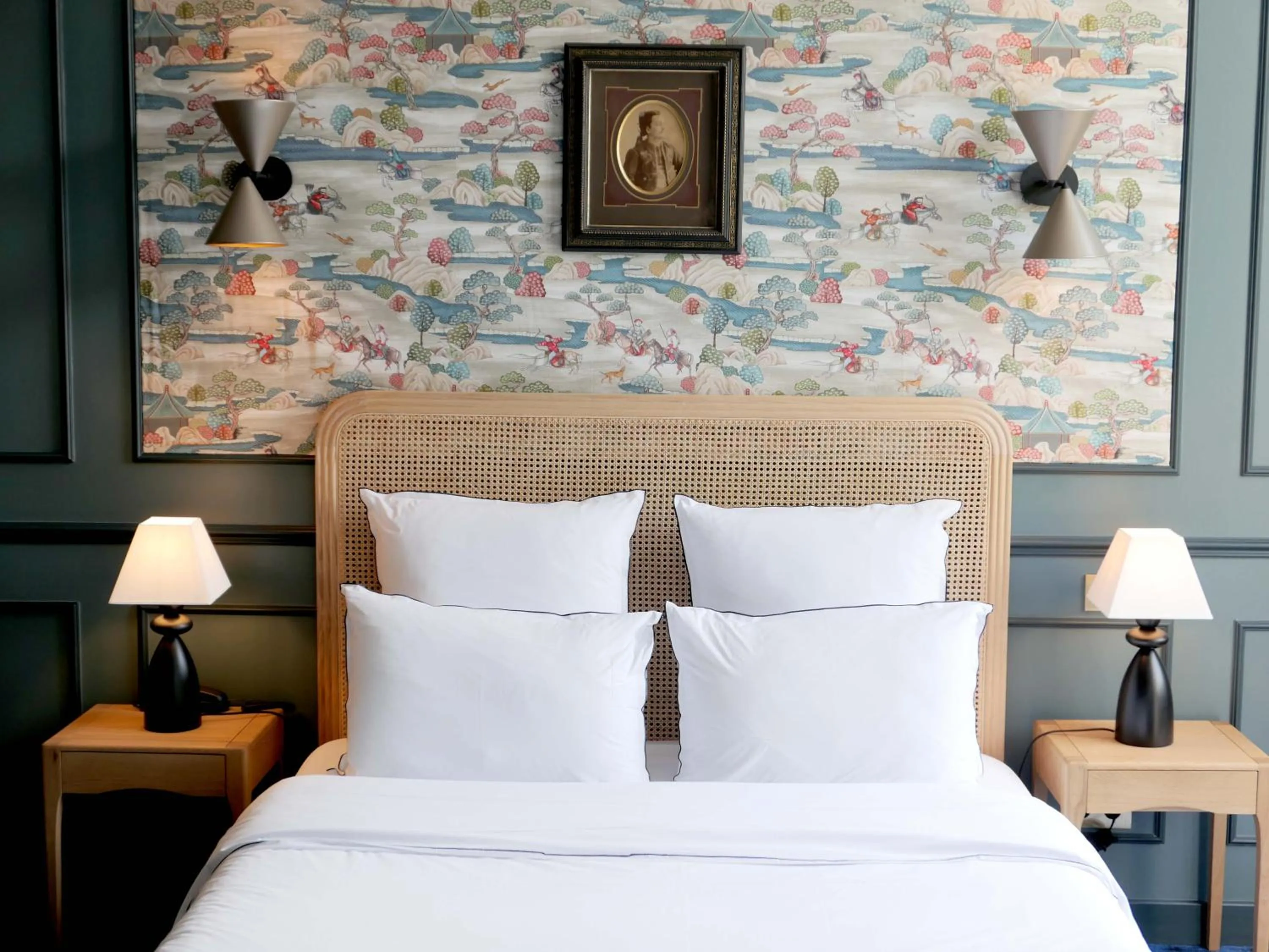 Photo of the whole room, Bed in Hôtel Bristol Pau