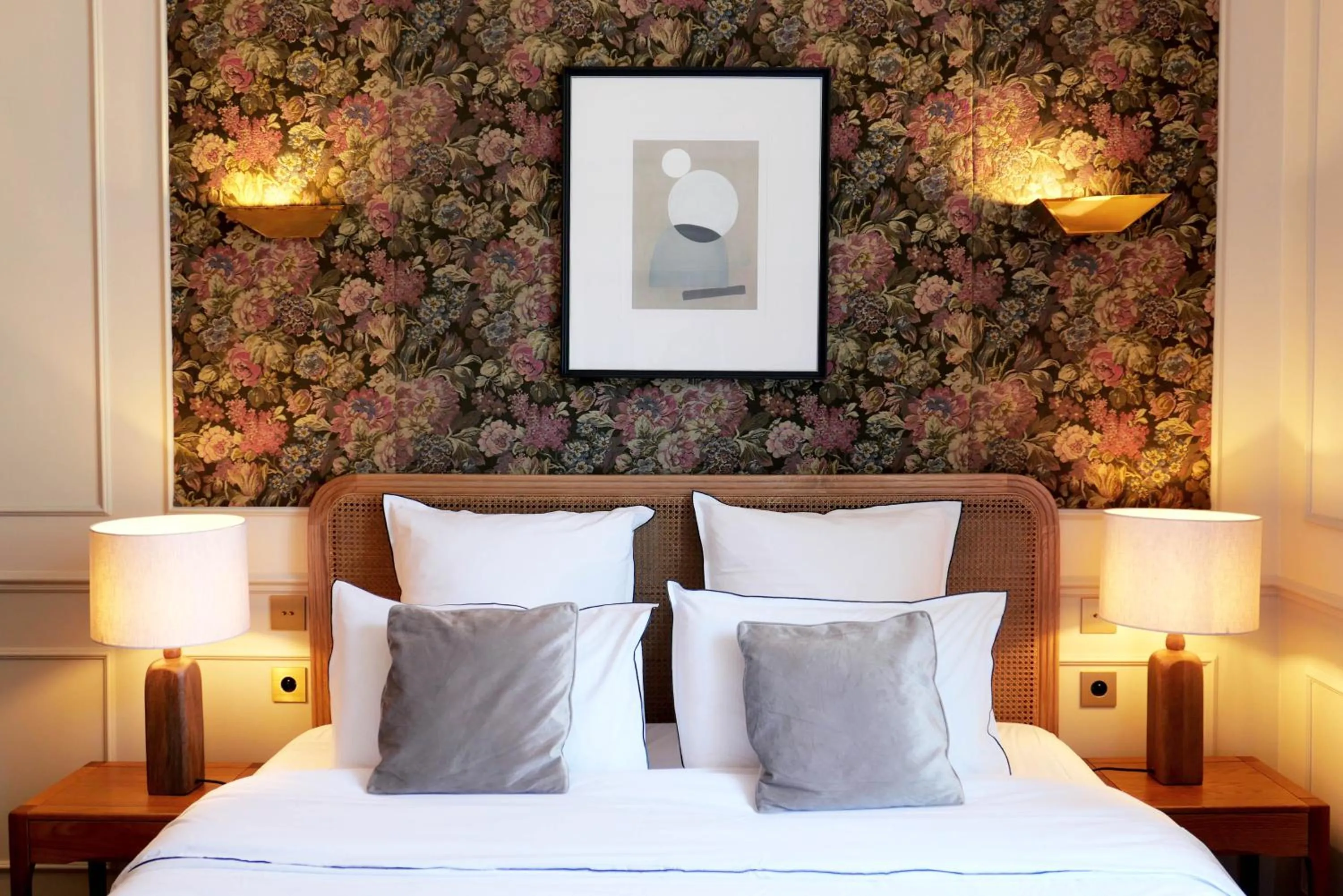 Bed in Hôtel Bristol Pau