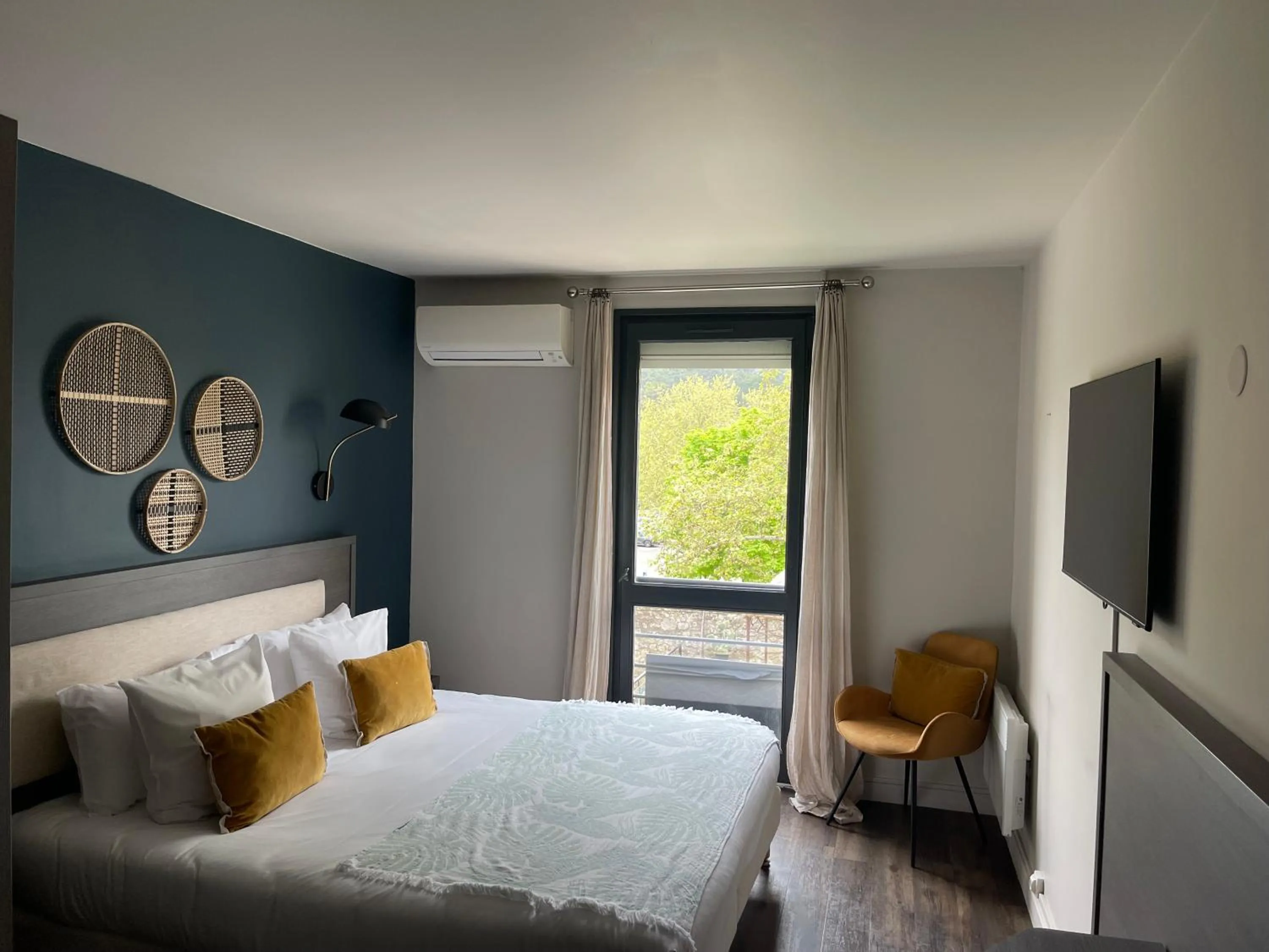 Photo of the whole room, Bed in Le Victoria Boutique Hôtel