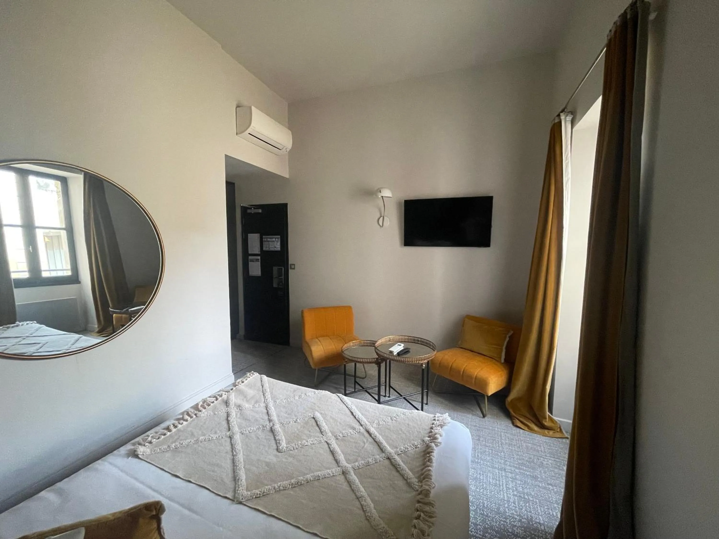 Photo of the whole room, Bed in Le Victoria Boutique Hôtel