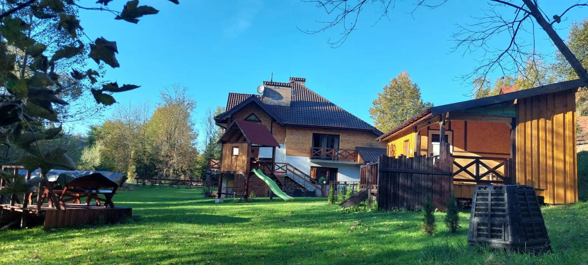 Property building in B&B Emarik