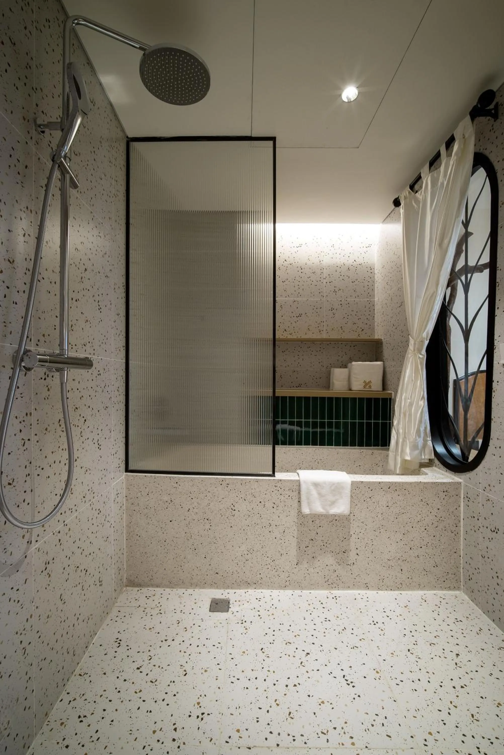 Shower in Me Saigon Boutique Hotel