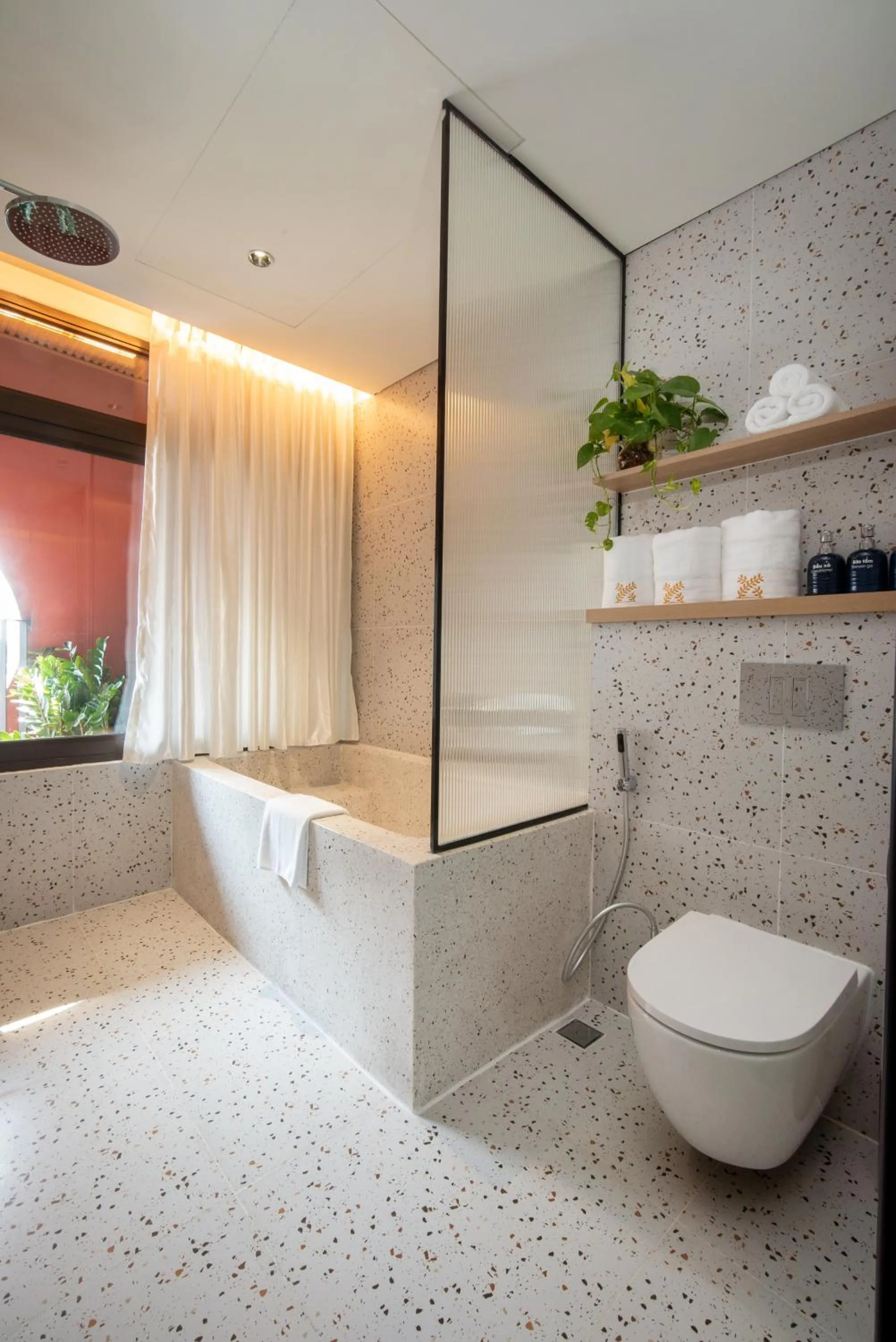 Shower in Me Saigon Boutique Hotel