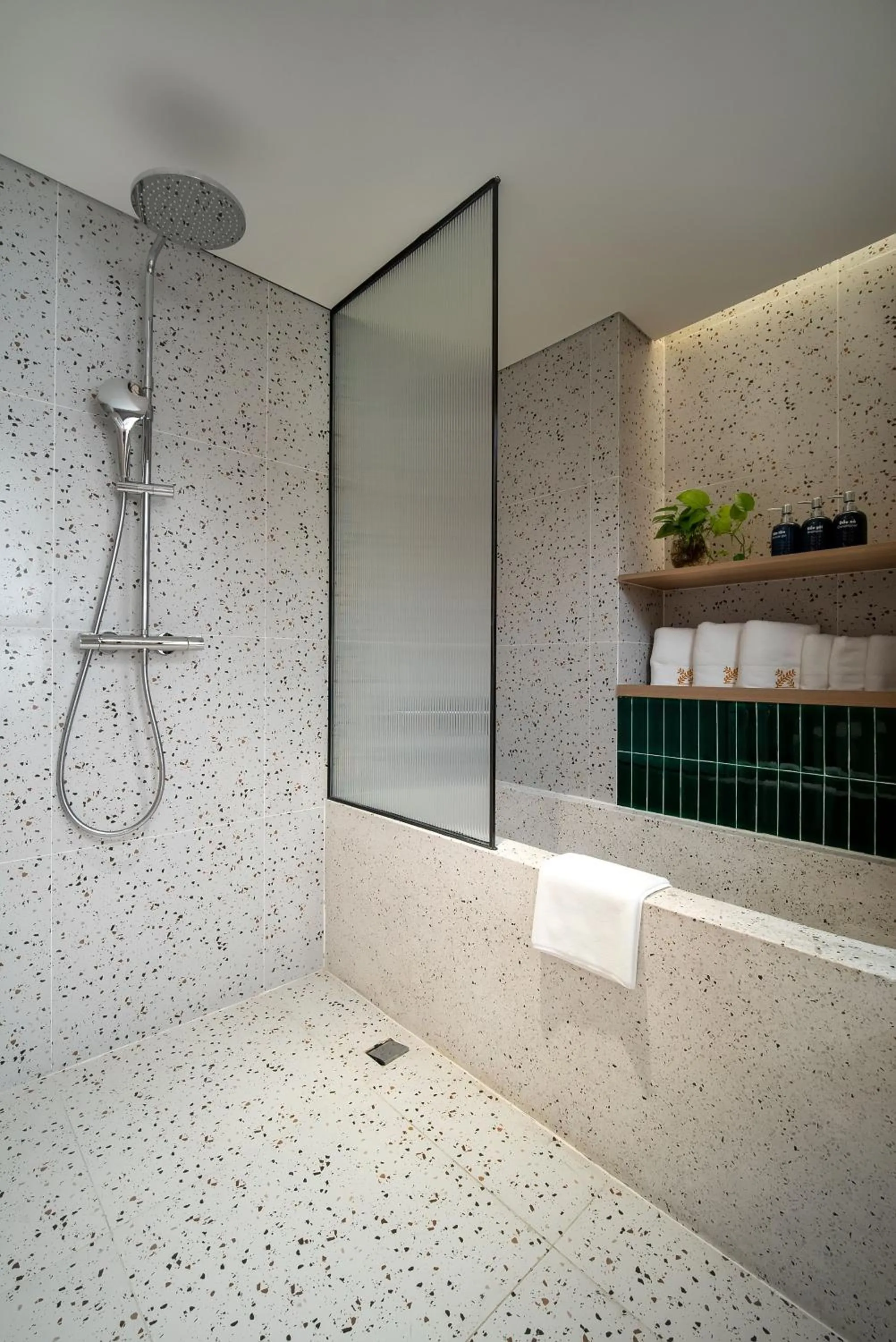 Shower in Me Saigon Boutique Hotel