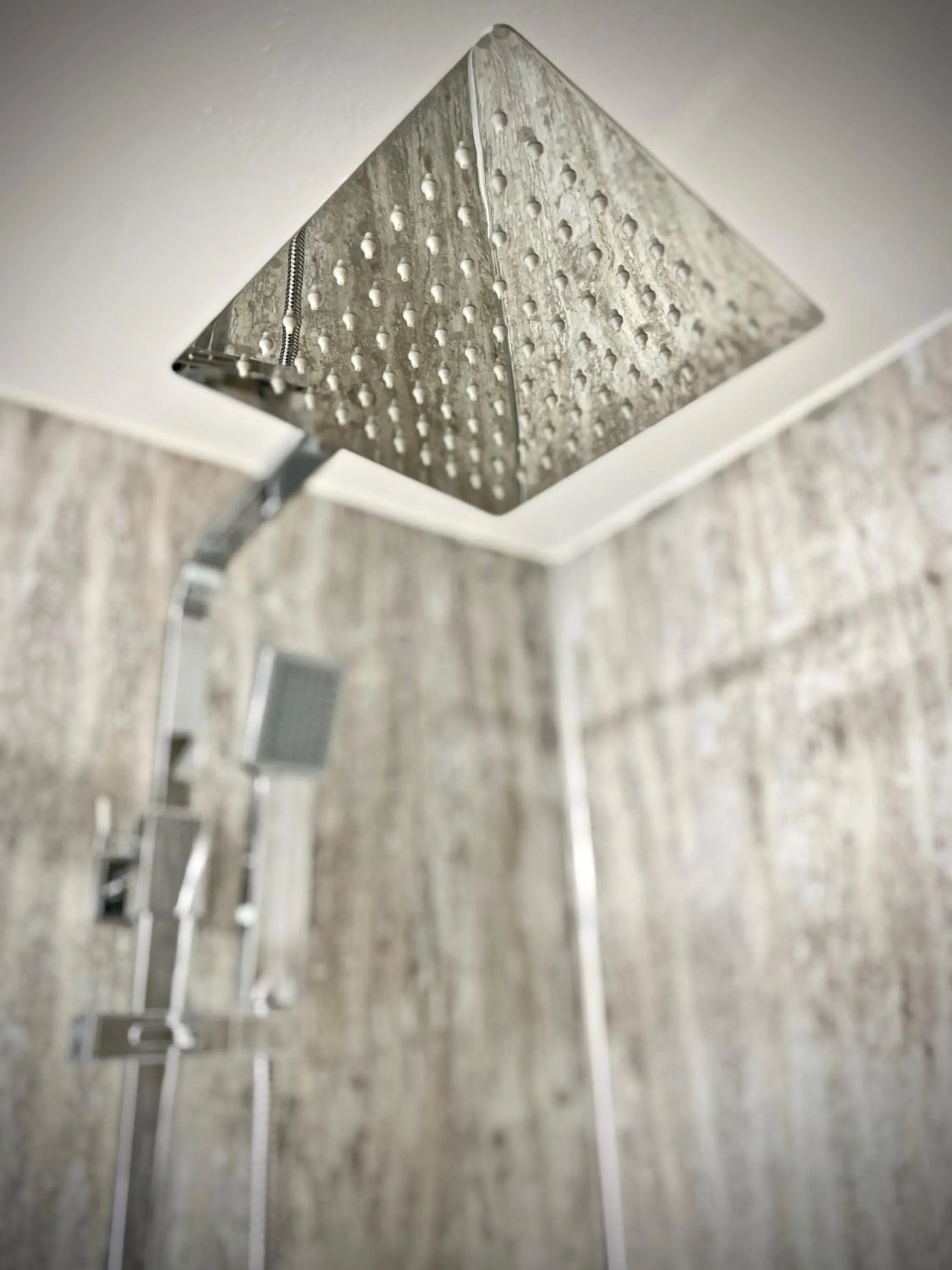 Shower in The Gun at Ridsdale