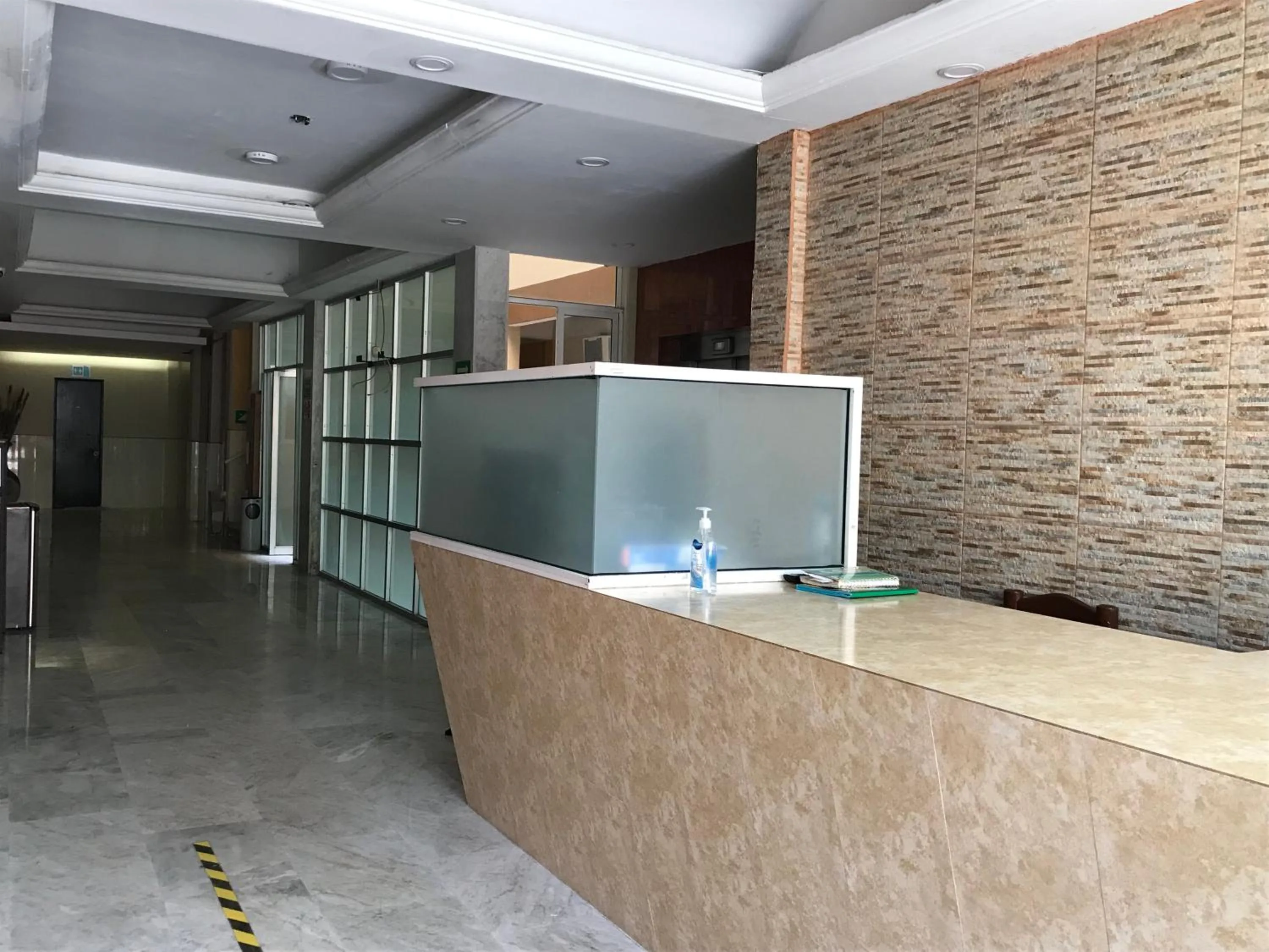 Lobby or reception in Hotel Dorado a una calle de Playa Regatas y el Malecon