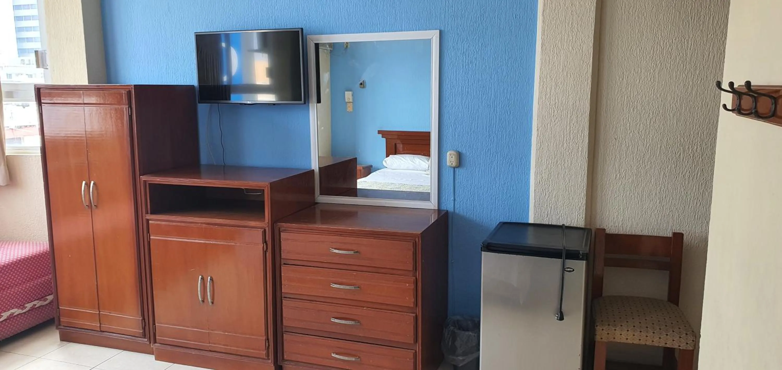 Photo of the whole room, Bed in Hotel Dorado a una calle de Playa Regatas y el Malecon