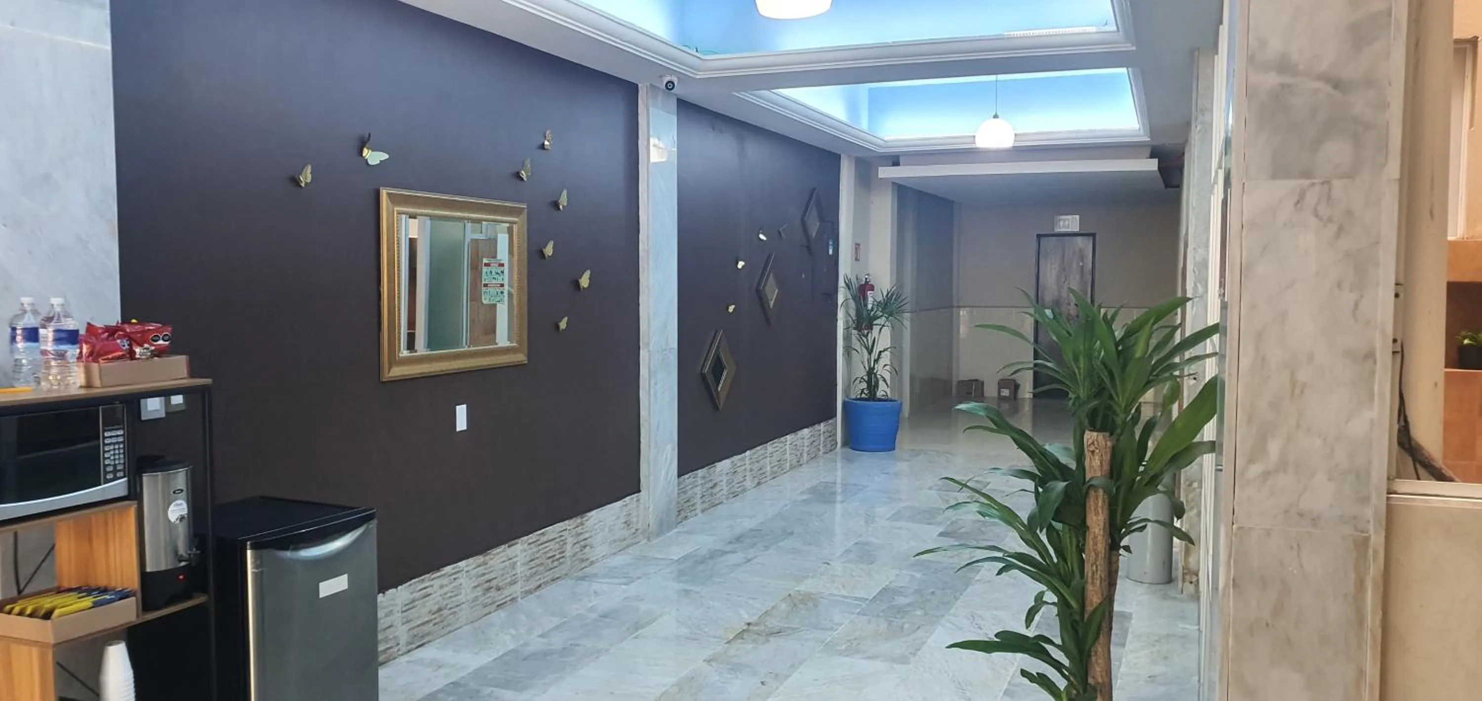 Lobby or reception in Hotel Dorado a una calle de Playa Regatas y el Malecon