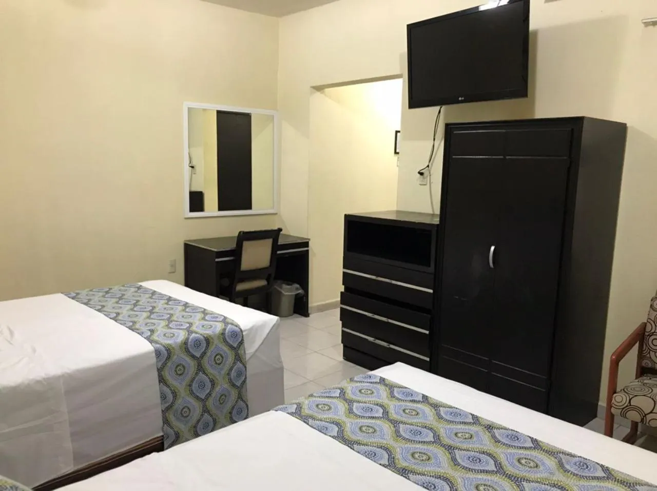 Photo of the whole room, Bed in Hotel Dorado a una calle de Playa Regatas y el Malecon