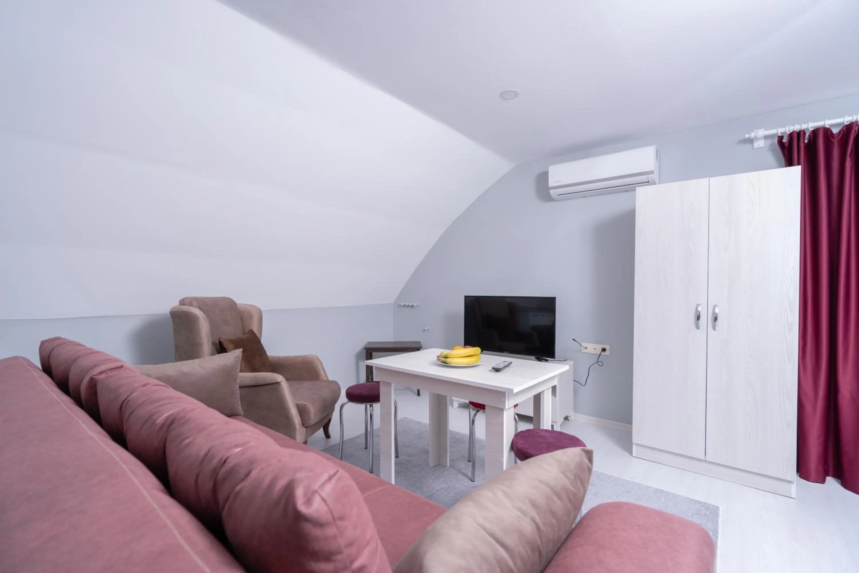 Communal lounge/ TV room in Home Mood Apart Hotel