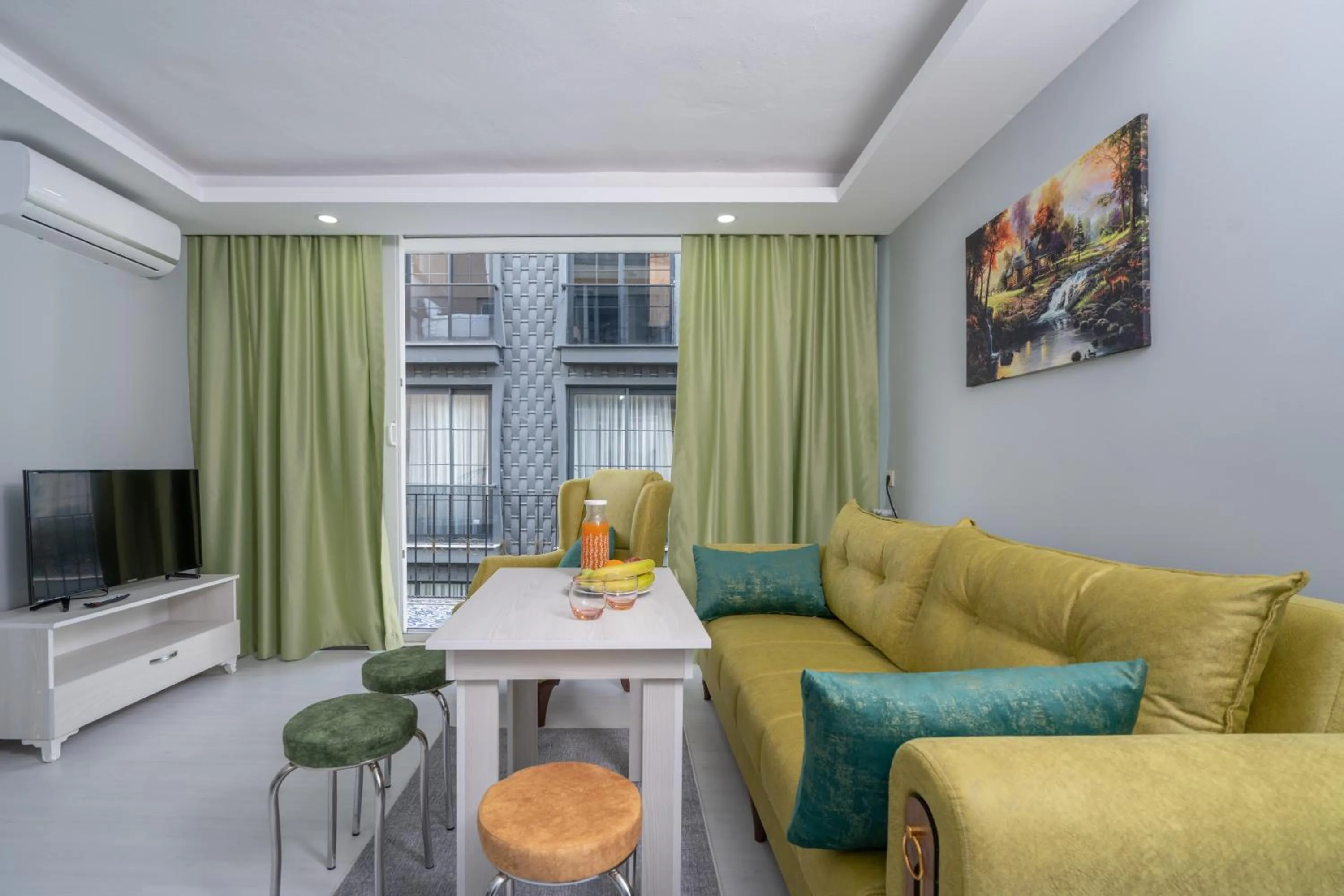 TV and multimedia in Home Mood Apart Hotel