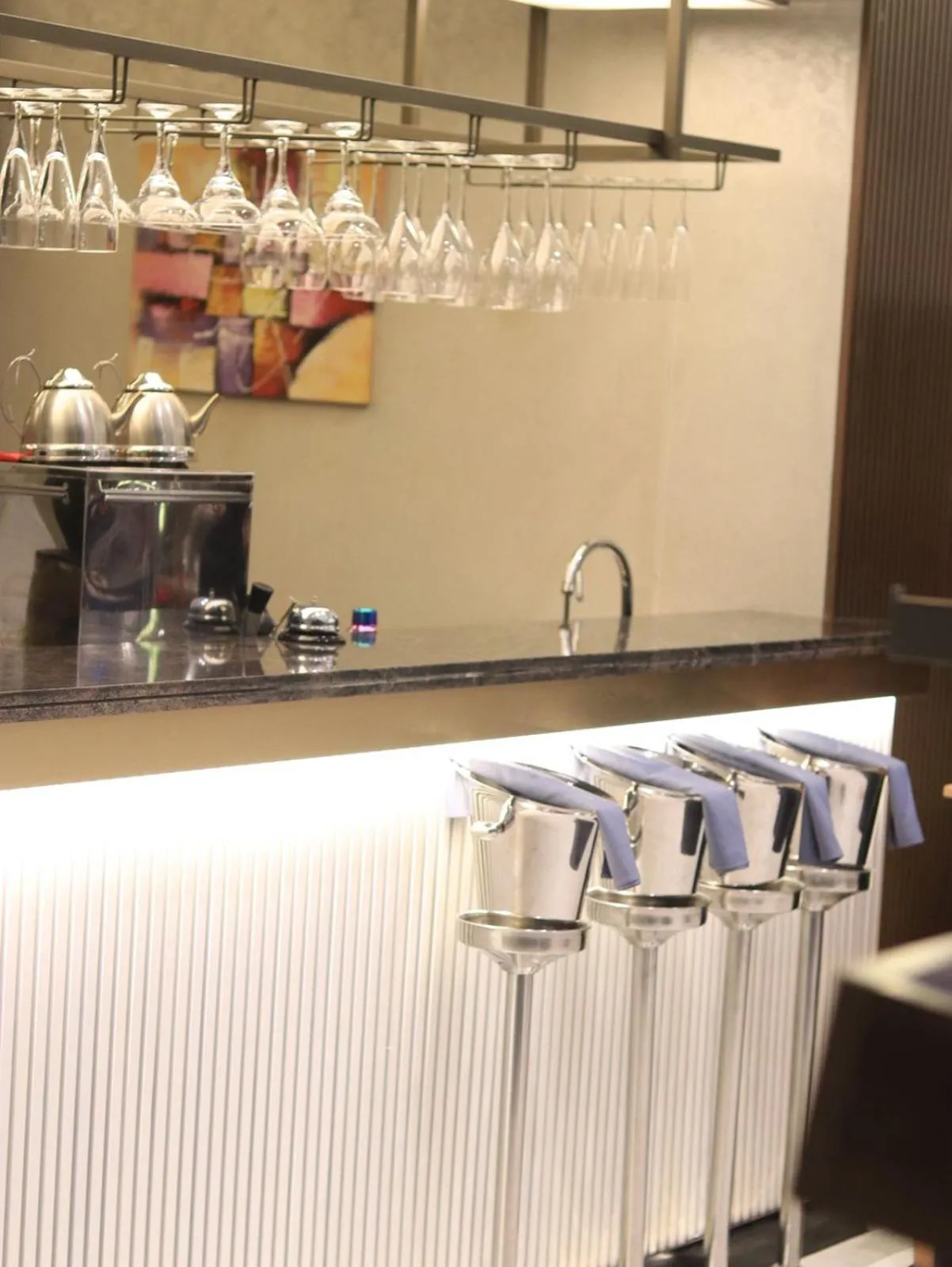 Restaurant/places to eat in Grand Midway Hotel