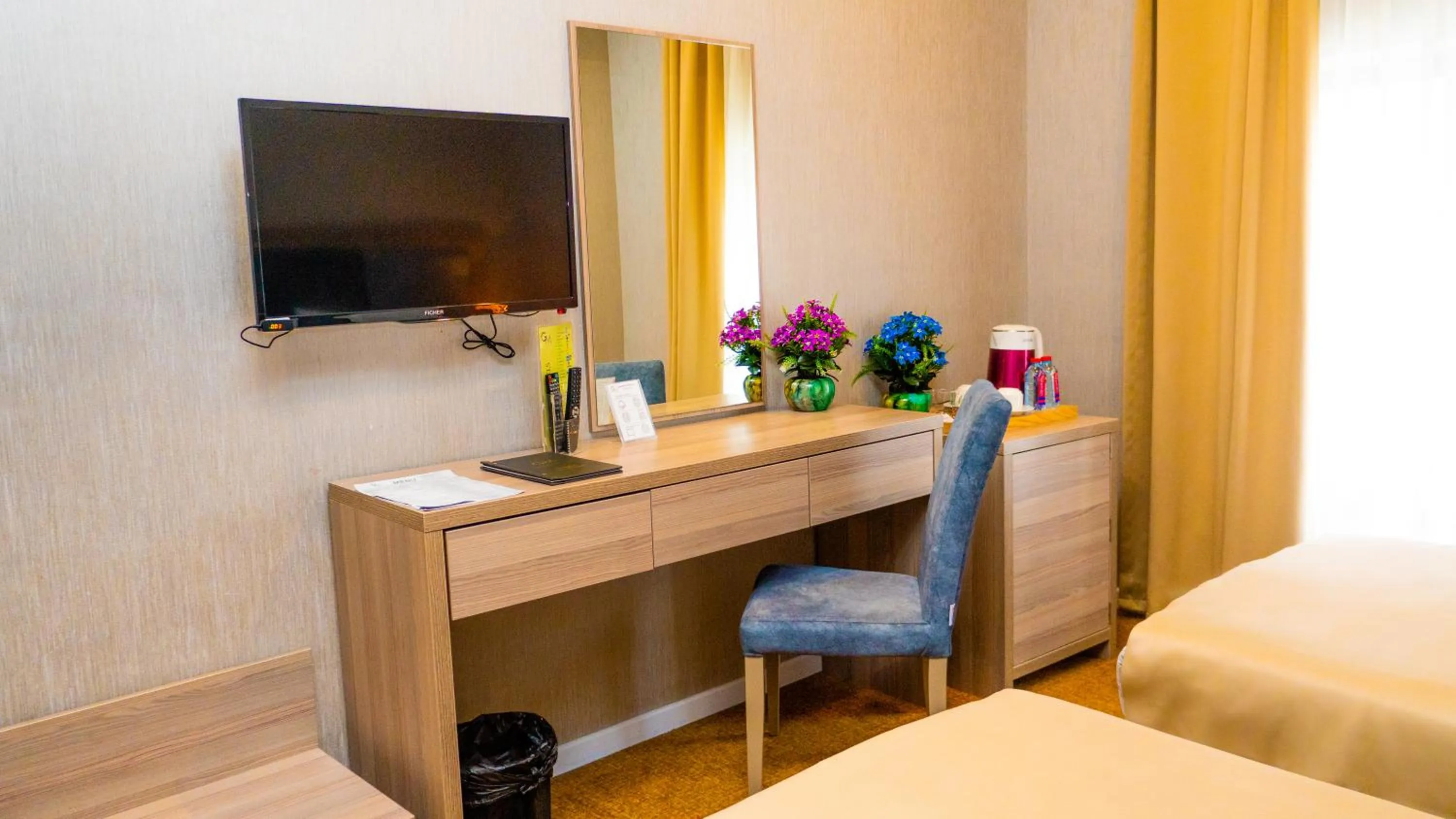 TV and multimedia, Bed in Grand Midway Hotel