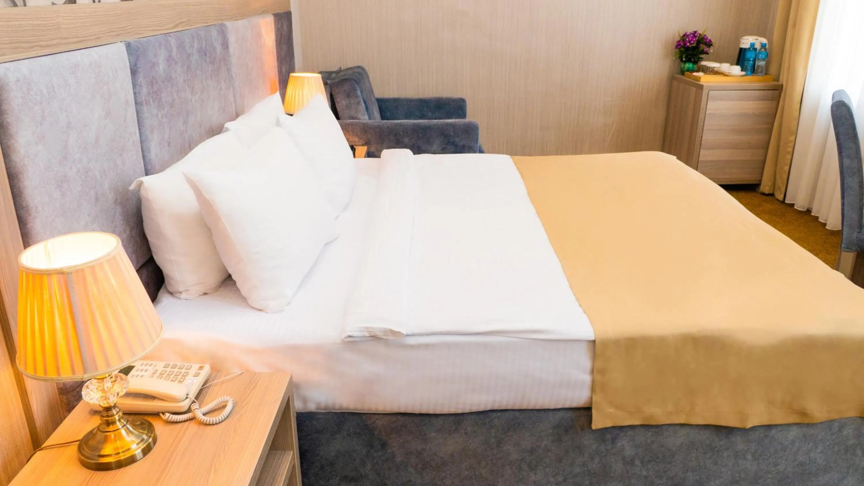 Bedroom, Bed in Grand Midway Hotel